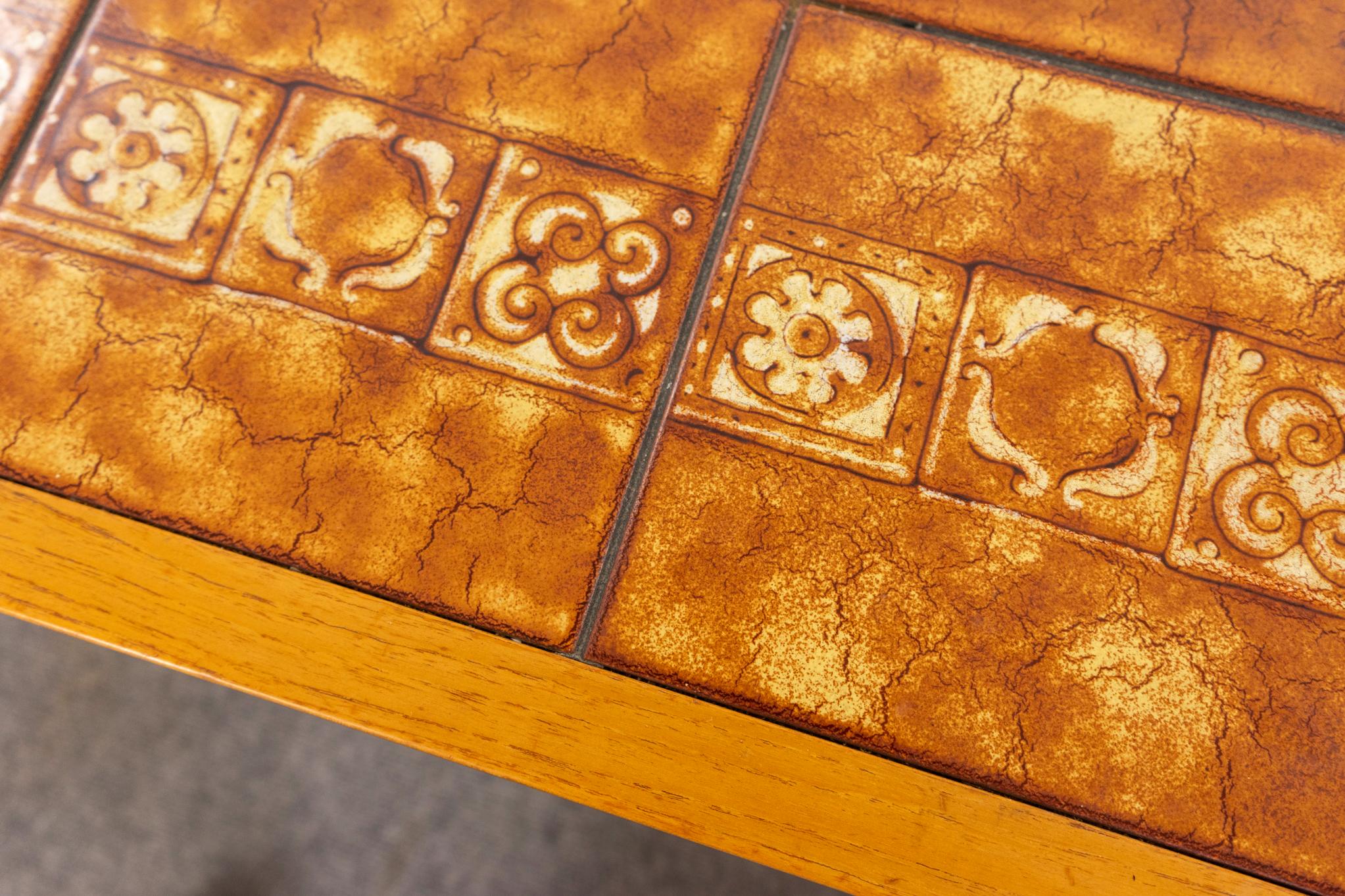 Danois Table en teck et carrelage The Moderns en vente