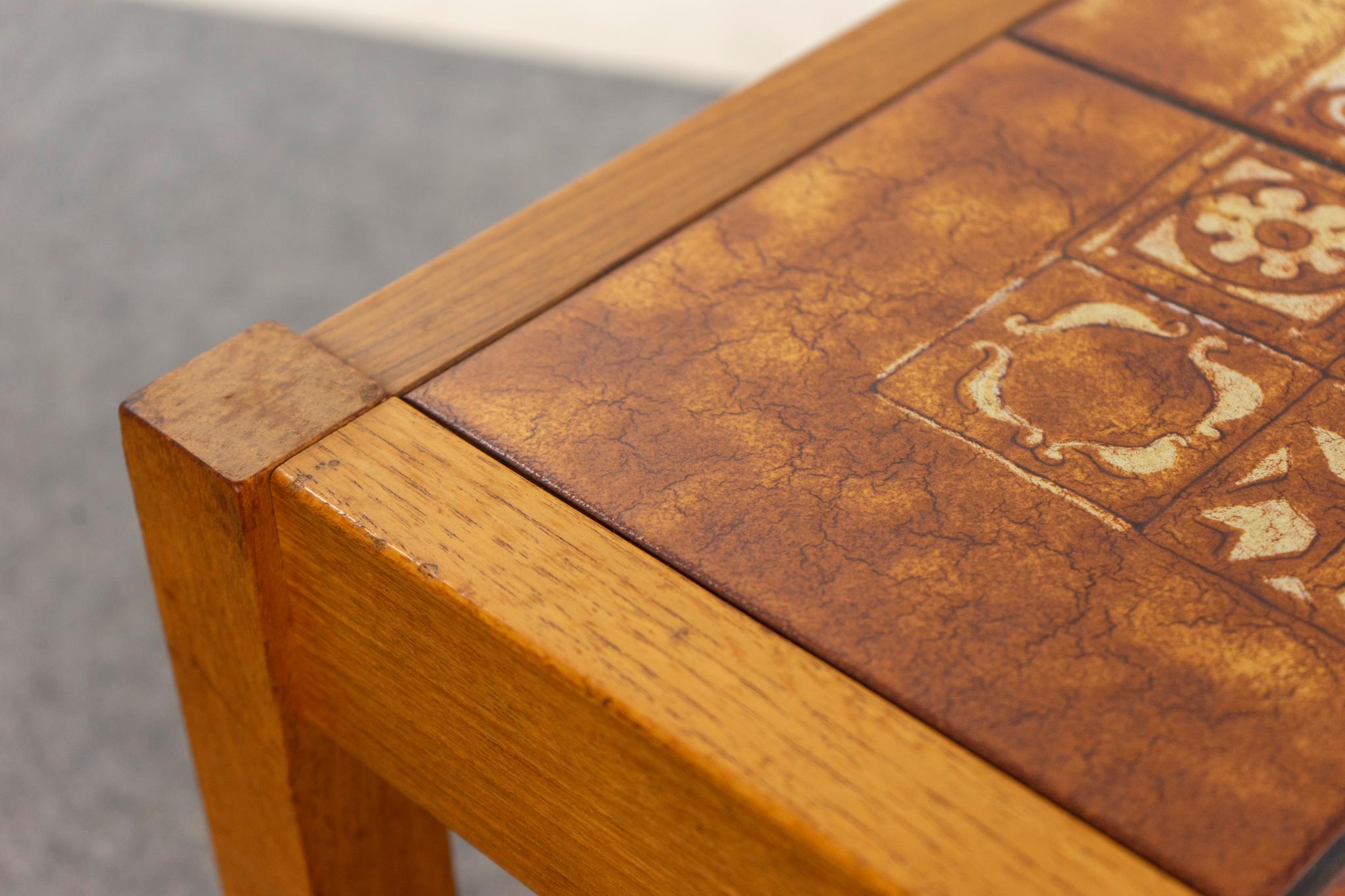 Milieu du XXe siècle Table en teck et carrelage The Moderns en vente