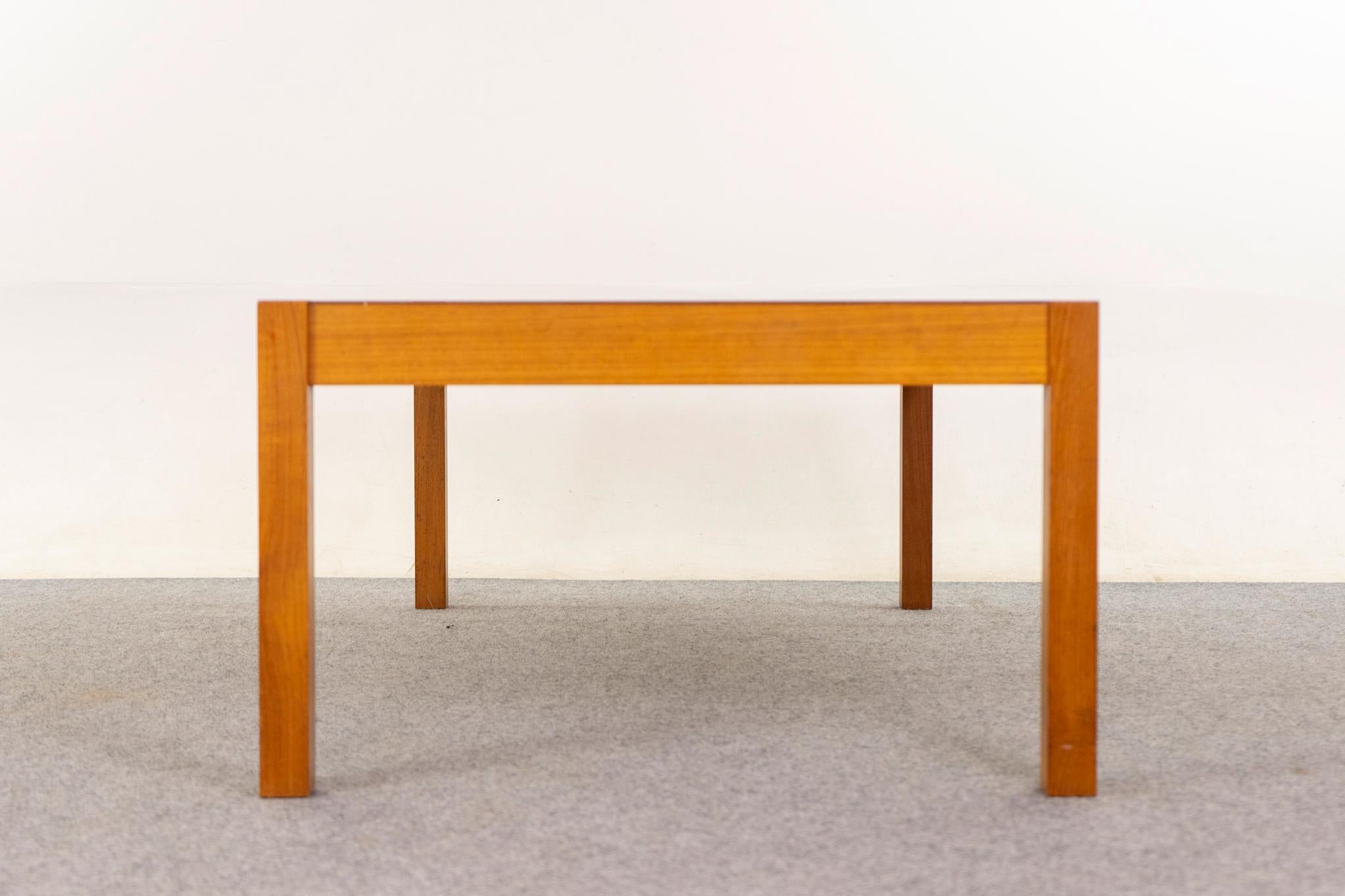 Teck Table en teck et carrelage The Moderns en vente