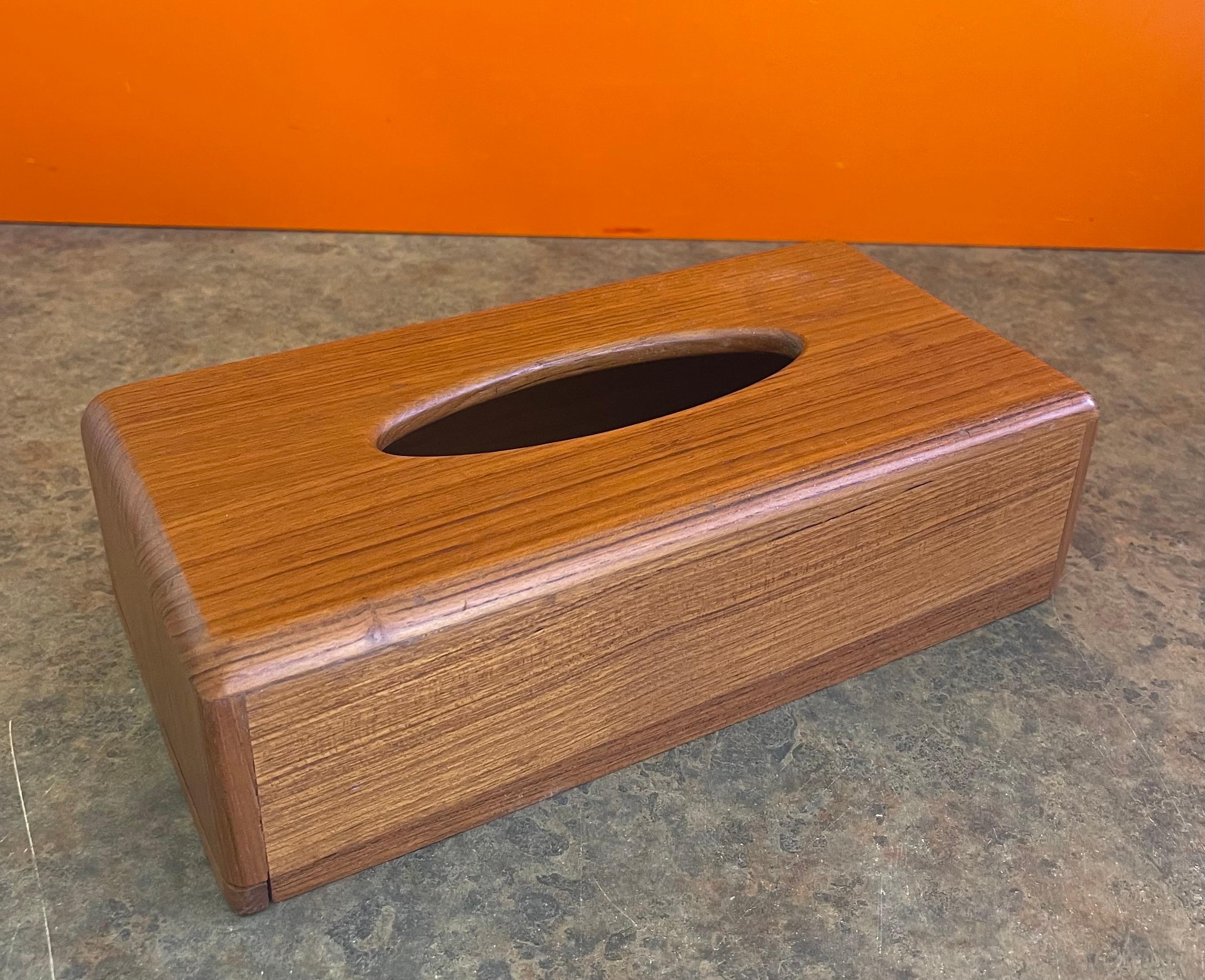A very nice MCM teak tissue box cover, circa 1970s. The box is in very good vintage condition and measures: 11