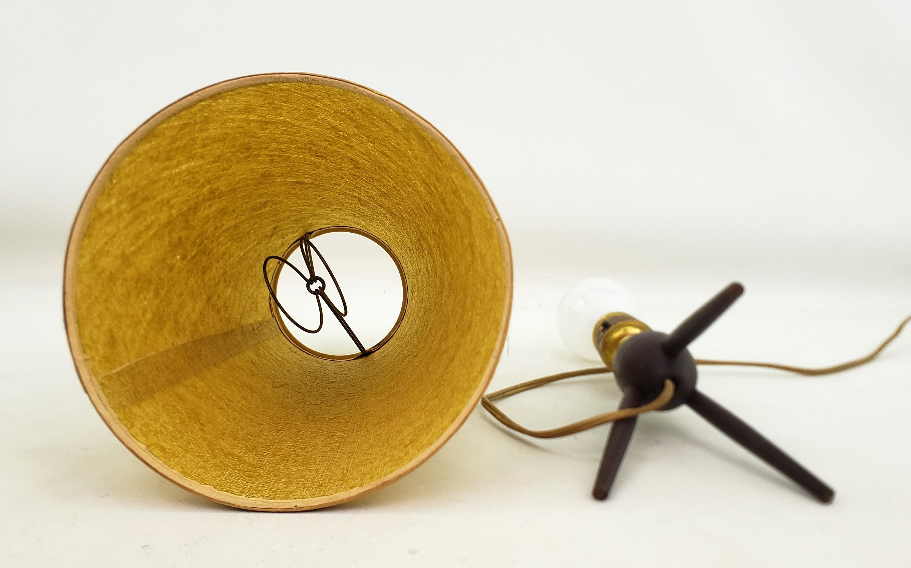Mid-Century Modern Teak Tripod or Sputnik Legged Table Lamp with Textured Shade For Sale 5