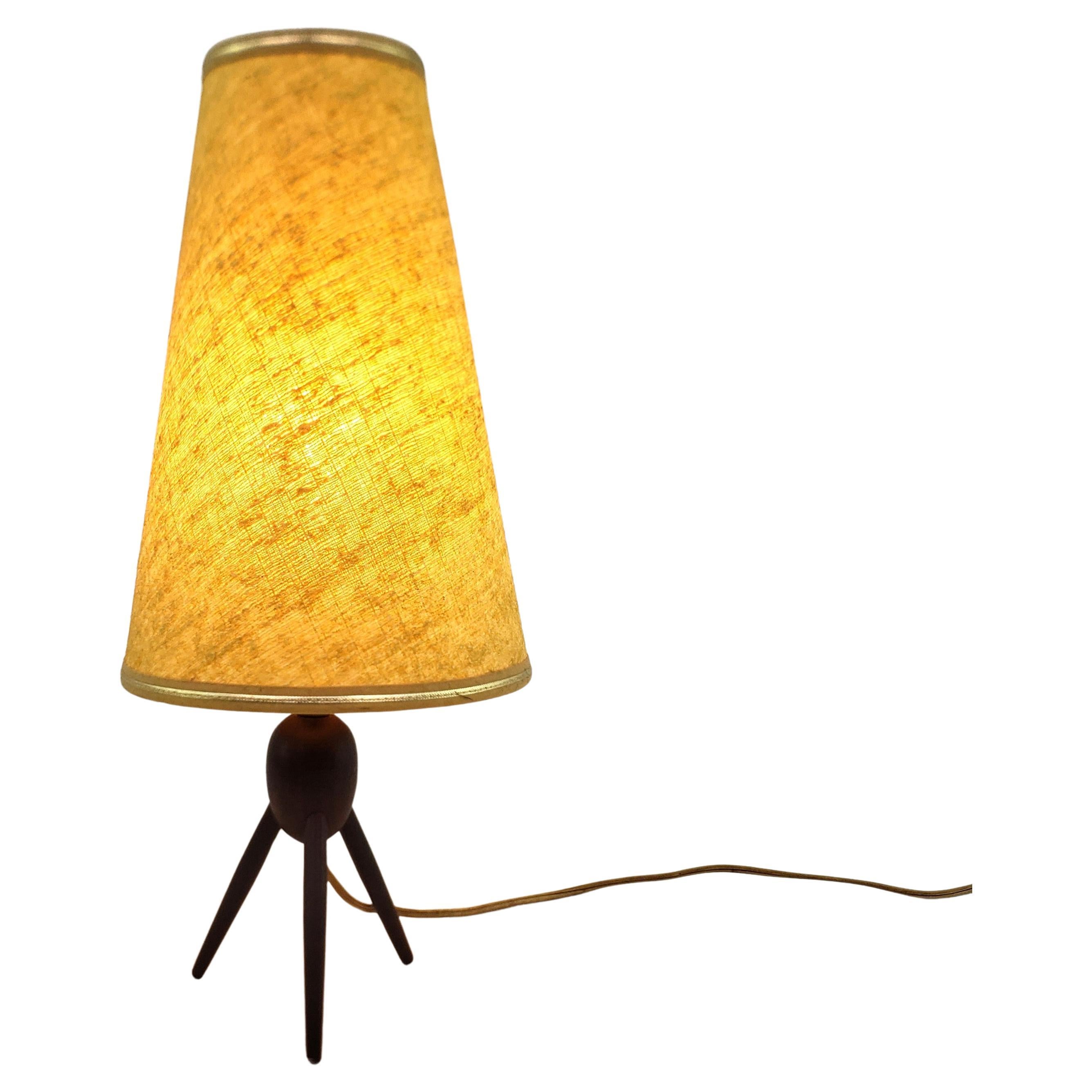 Mid-Century Modern Teak Tripod or Sputnik Legged Table Lamp with Textured Shade For Sale