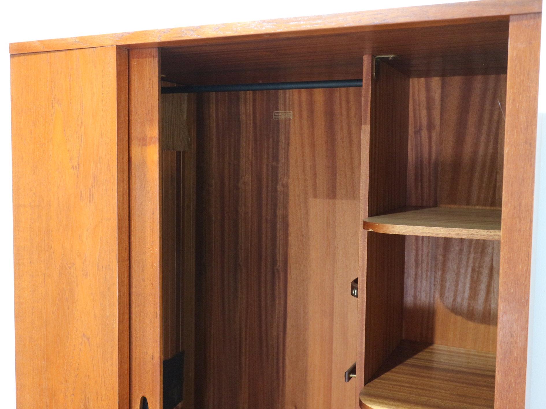 Armoire Vintage Teck Moderne du Milieu du Siècle par Austinsuite Porte à tambour 1