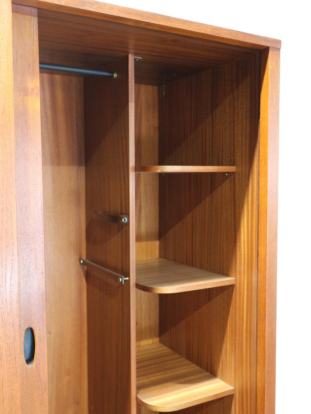 Armoire Vintage Teck Moderne du Milieu du Siècle par Austinsuite Porte à tambour 2
