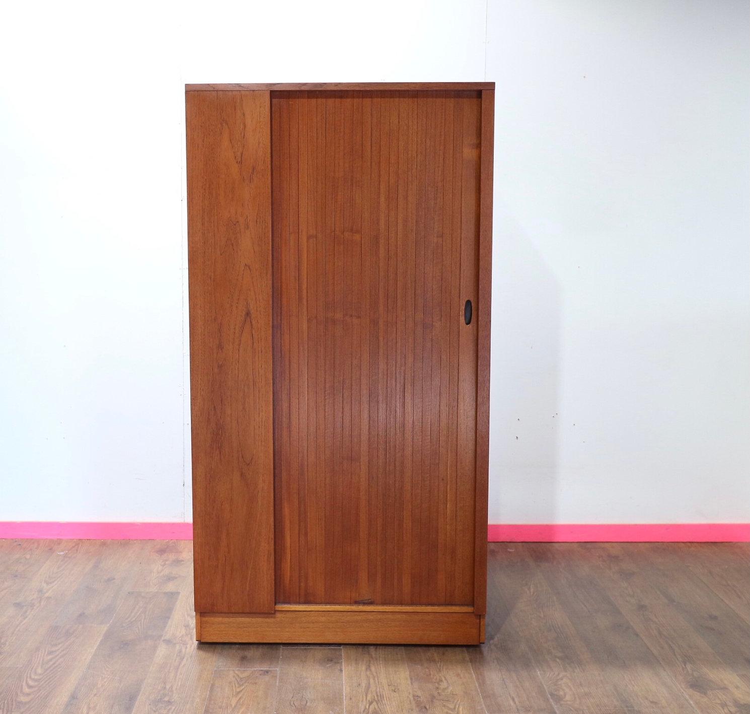 Armoire Vintage Teck Moderne du Milieu du Siècle par Austinsuite Porte à tambour 3