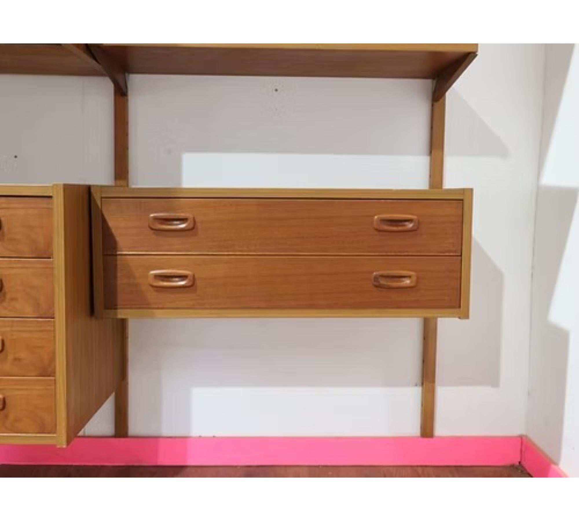 Scaffalatura a parete appesa in teak d'epoca danese del Mid Century Modern PS System  Unità in vendita 3