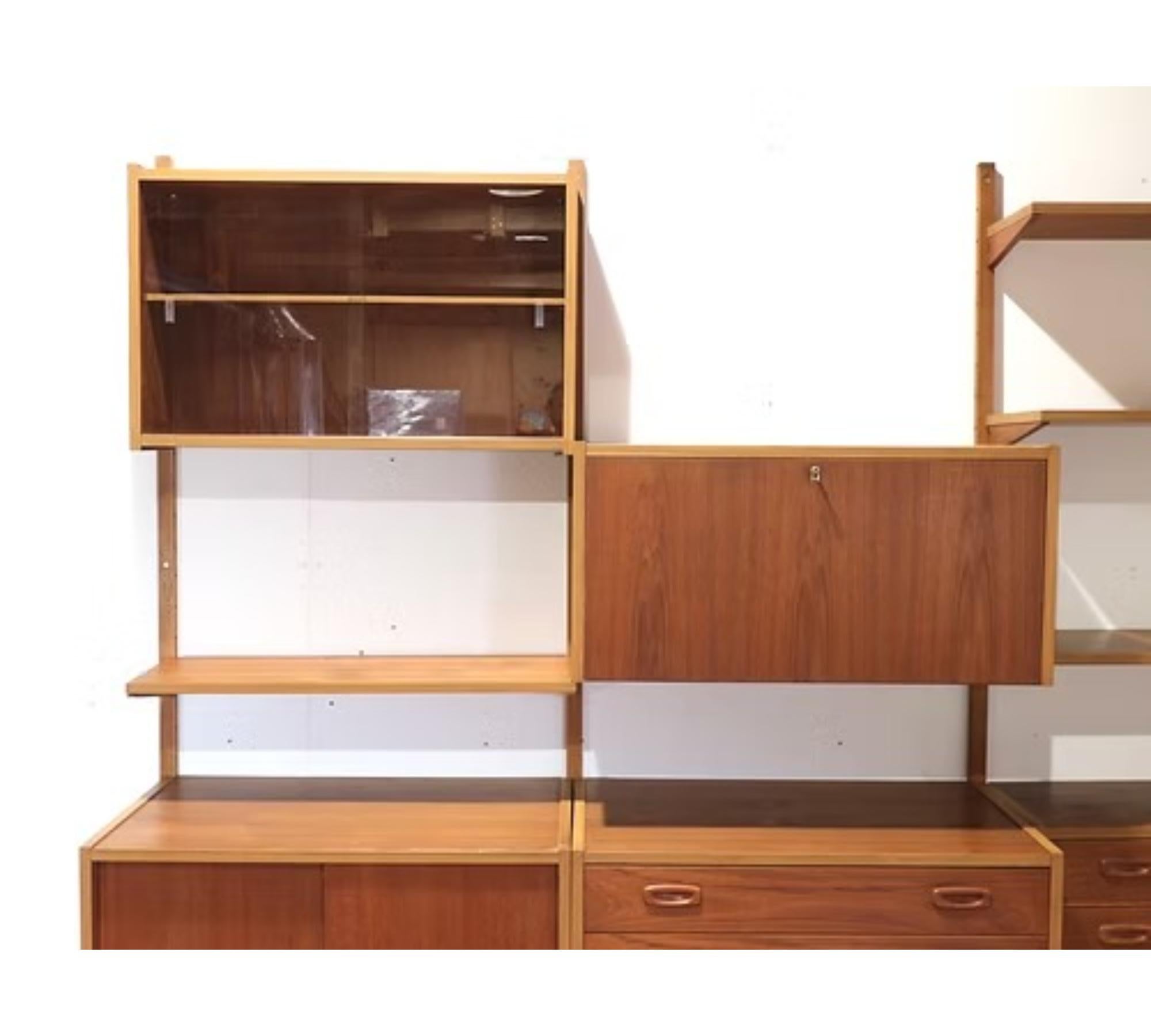 Mid-Century moderno Scaffalatura a parete appesa in teak d'epoca danese del Mid Century Modern PS System  Unità in vendita