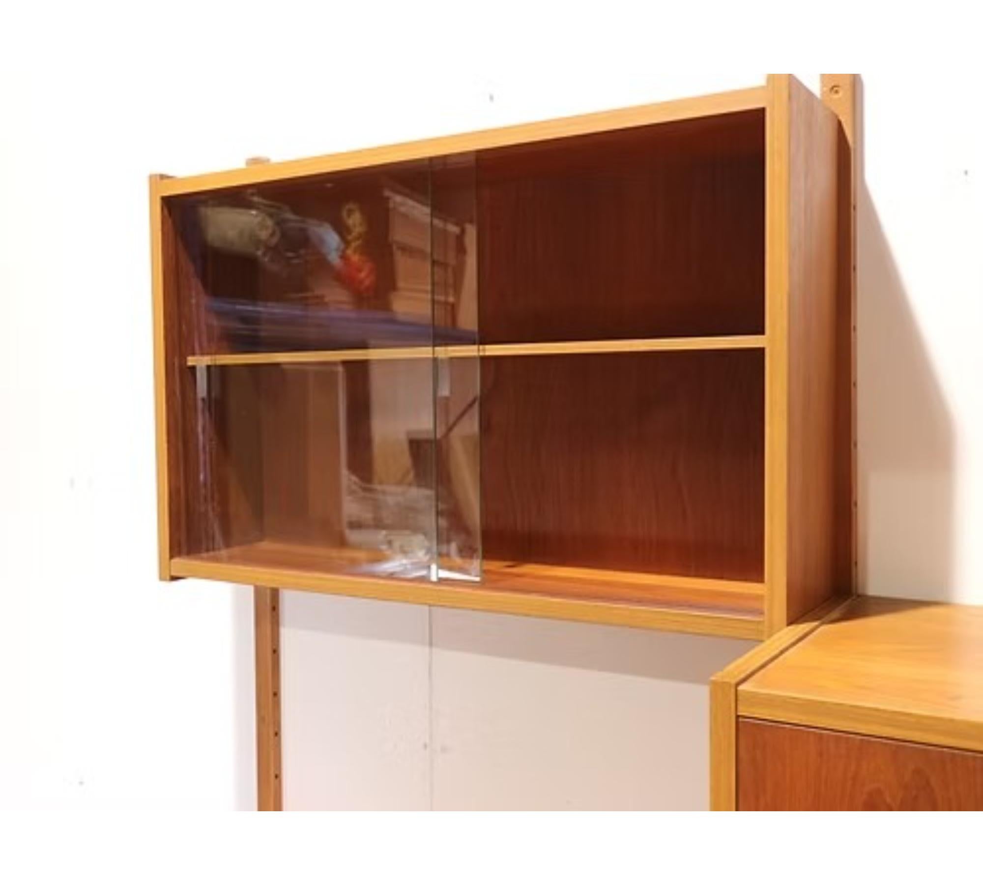 XX secolo Scaffalatura a parete appesa in teak d'epoca danese del Mid Century Modern PS System  Unità in vendita
