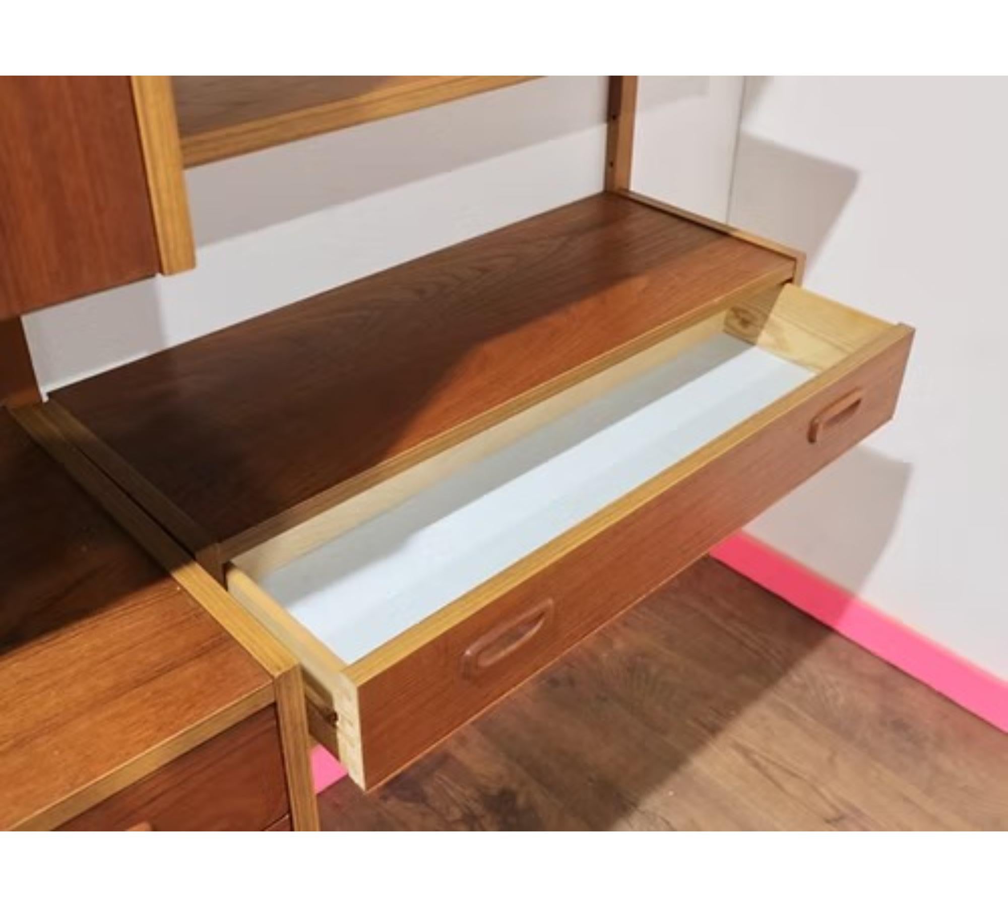 Scaffalatura a parete appesa in teak d'epoca danese del Mid Century Modern PS System  Unità in vendita 2