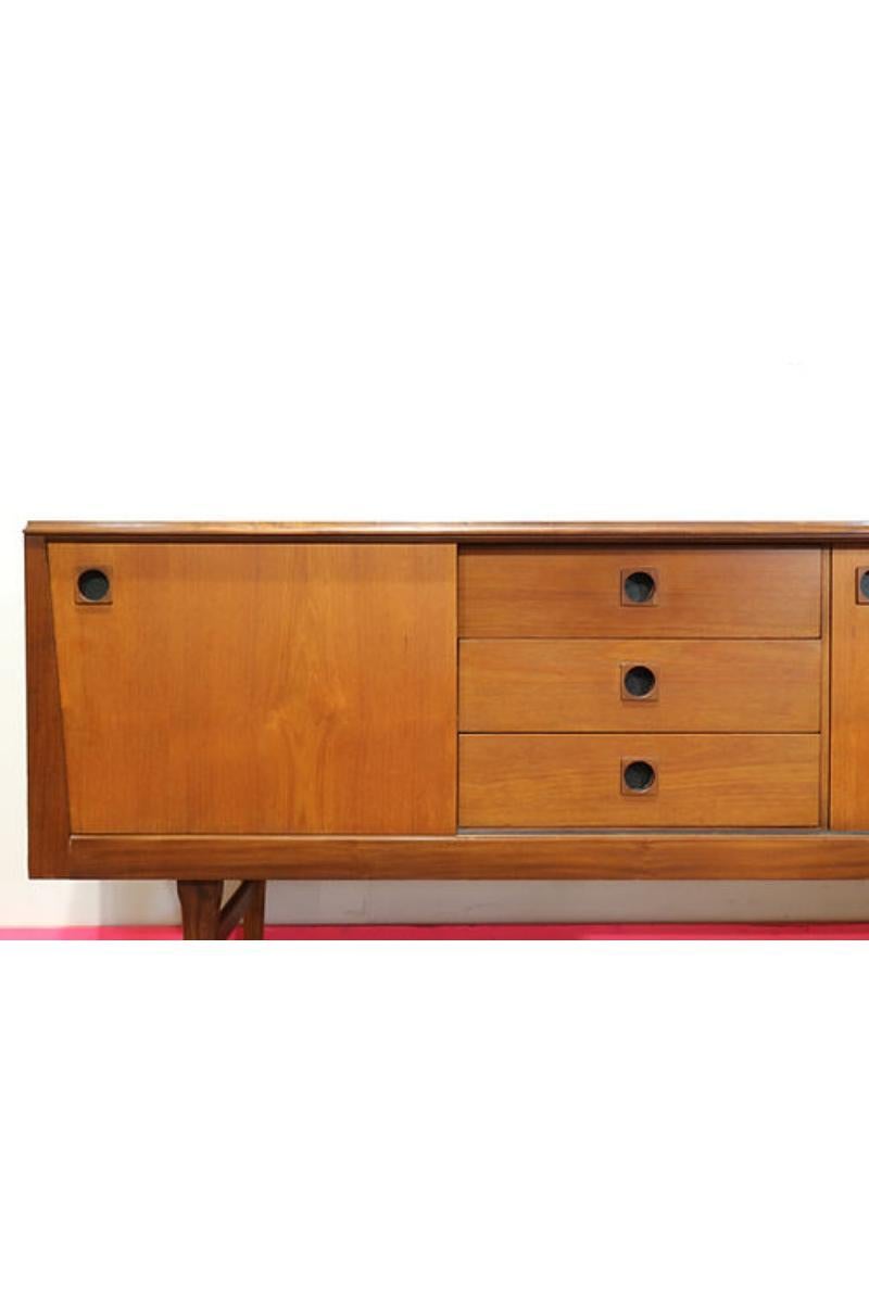 MId Century Modern Teak Vintage Sideboard Credenza by Elliots of Newbury In Good Condition In Los Angeles, CA