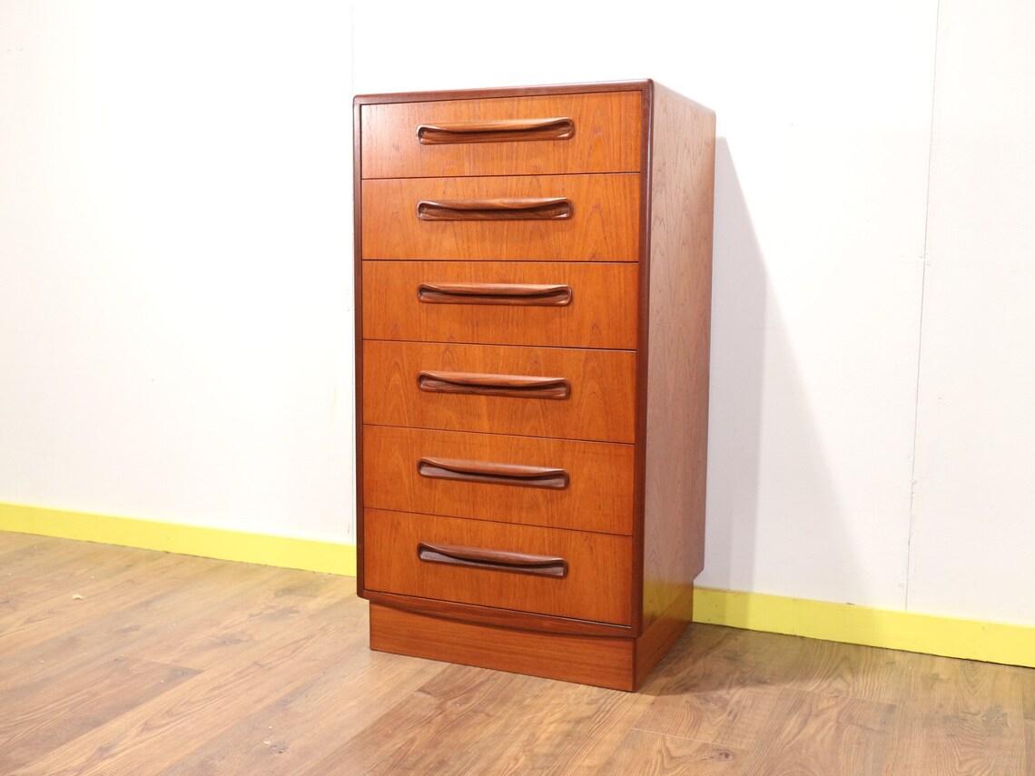 A beautifully designed & crafted large 1970s teak tallboy chest of six drawers designed by VB Wilkins for G-Plan of Great Britain, designed as part of the popular 'Fresco' range

Dims

w22 d18 h41

Condition

This dresser is in great all