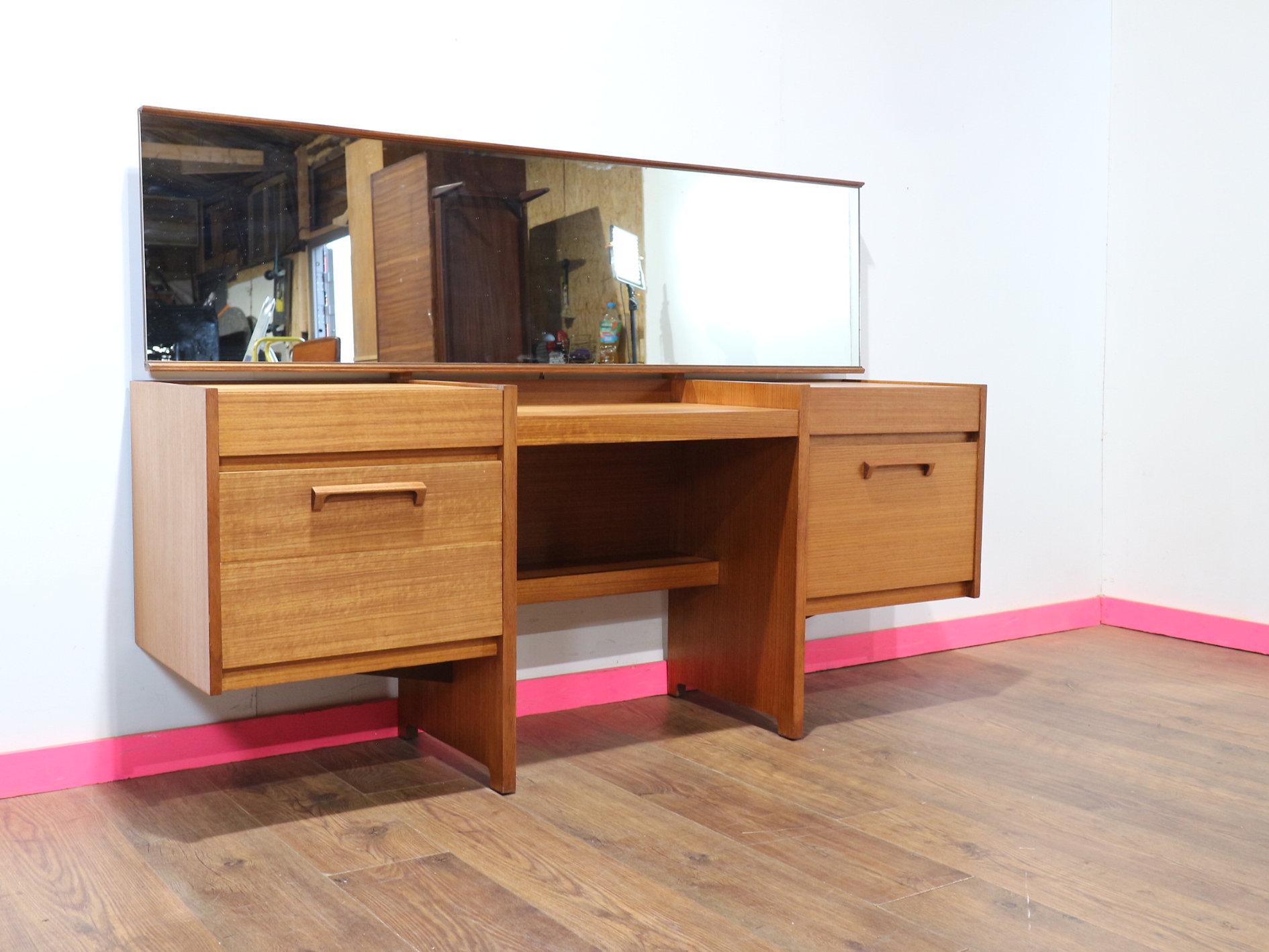 Comò di Vanità Vintage in Teak del Medio Secolo Moderno Scrivania in Stile Danese Camera da Letto in vendita 4
