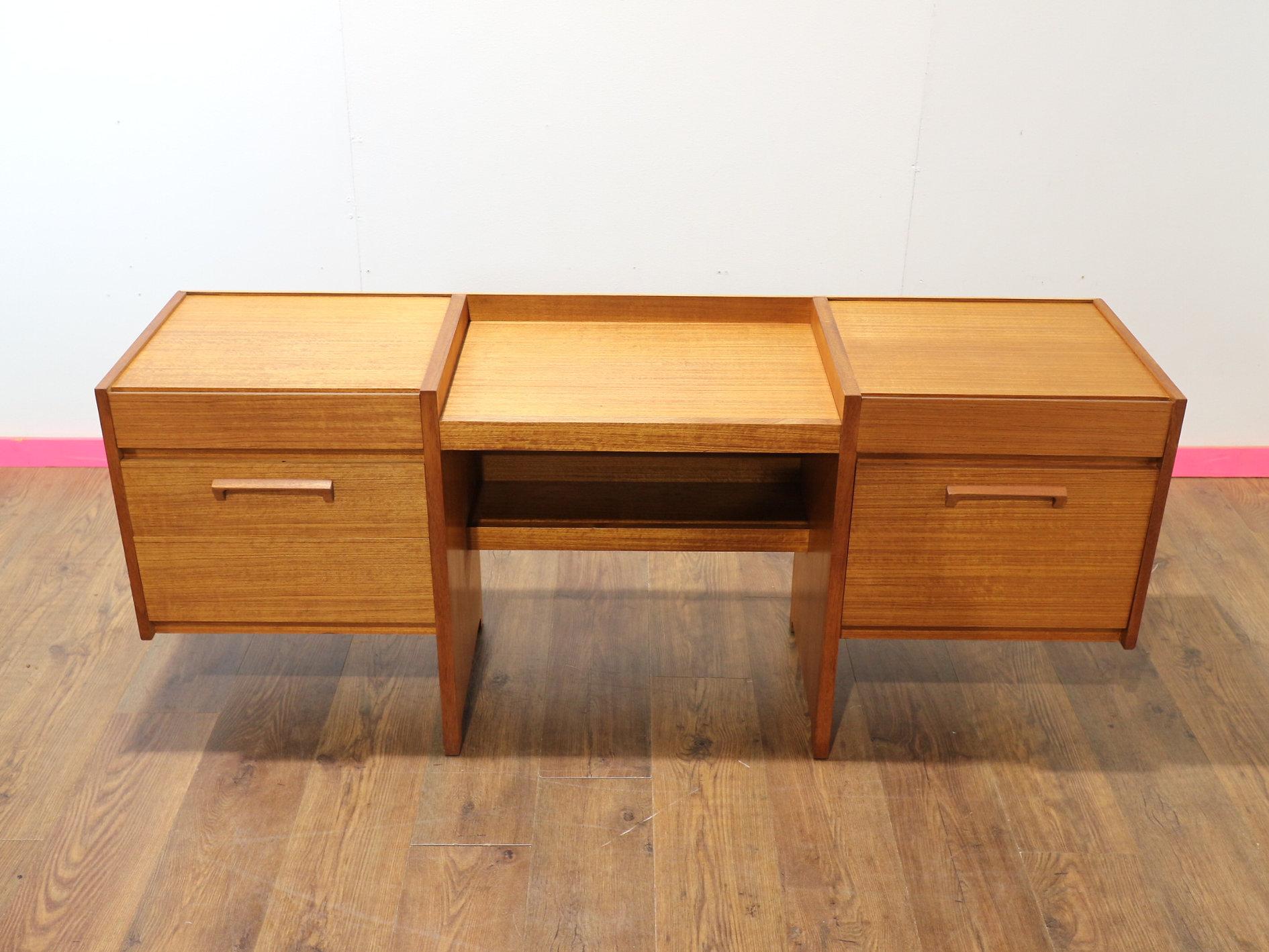 Comò di Vanità Vintage in Teak del Medio Secolo Moderno Scrivania in Stile Danese Camera da Letto in vendita 5
