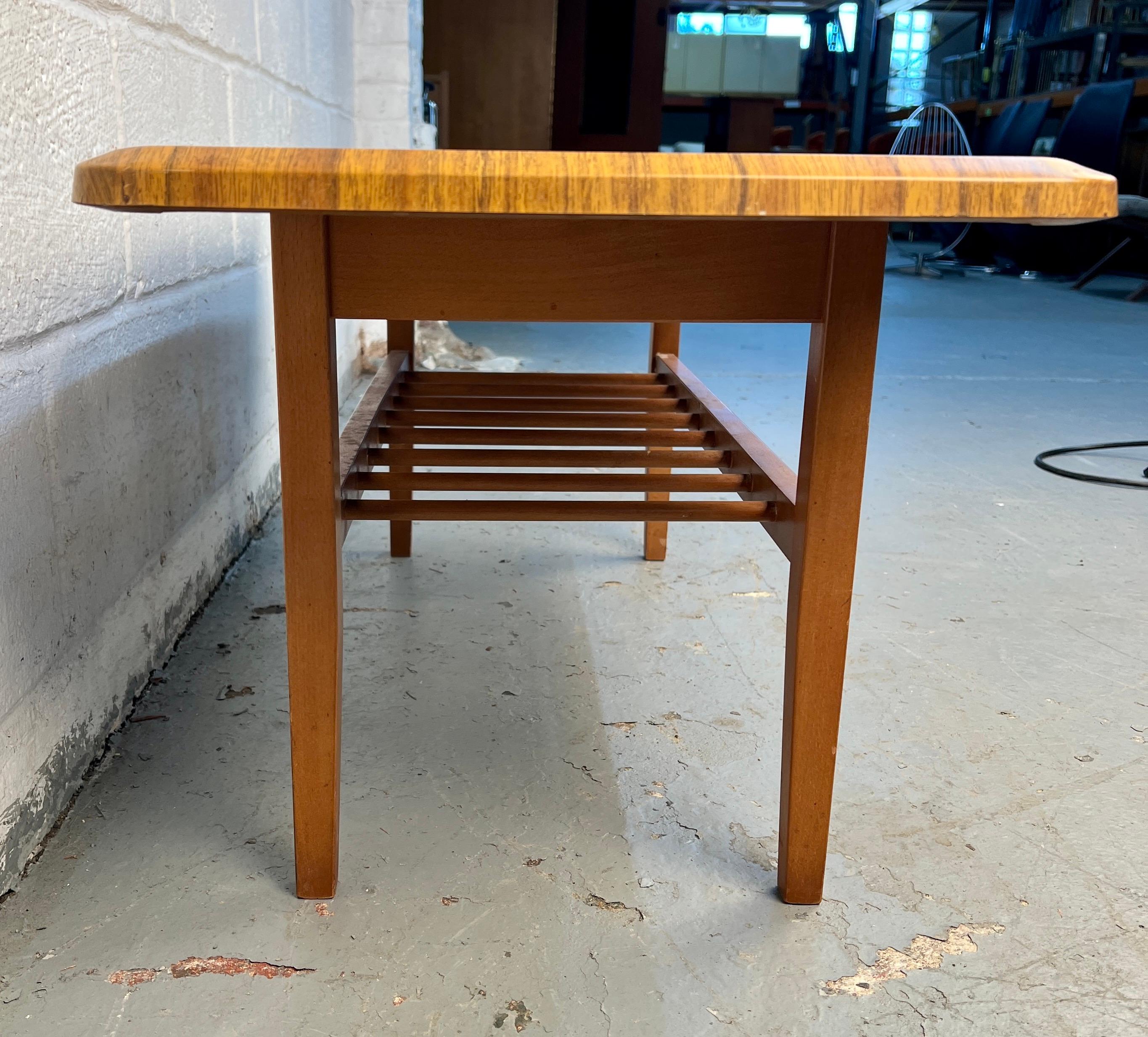 Table basse en vinyle teck moderne du milieu du siècle en vente 3