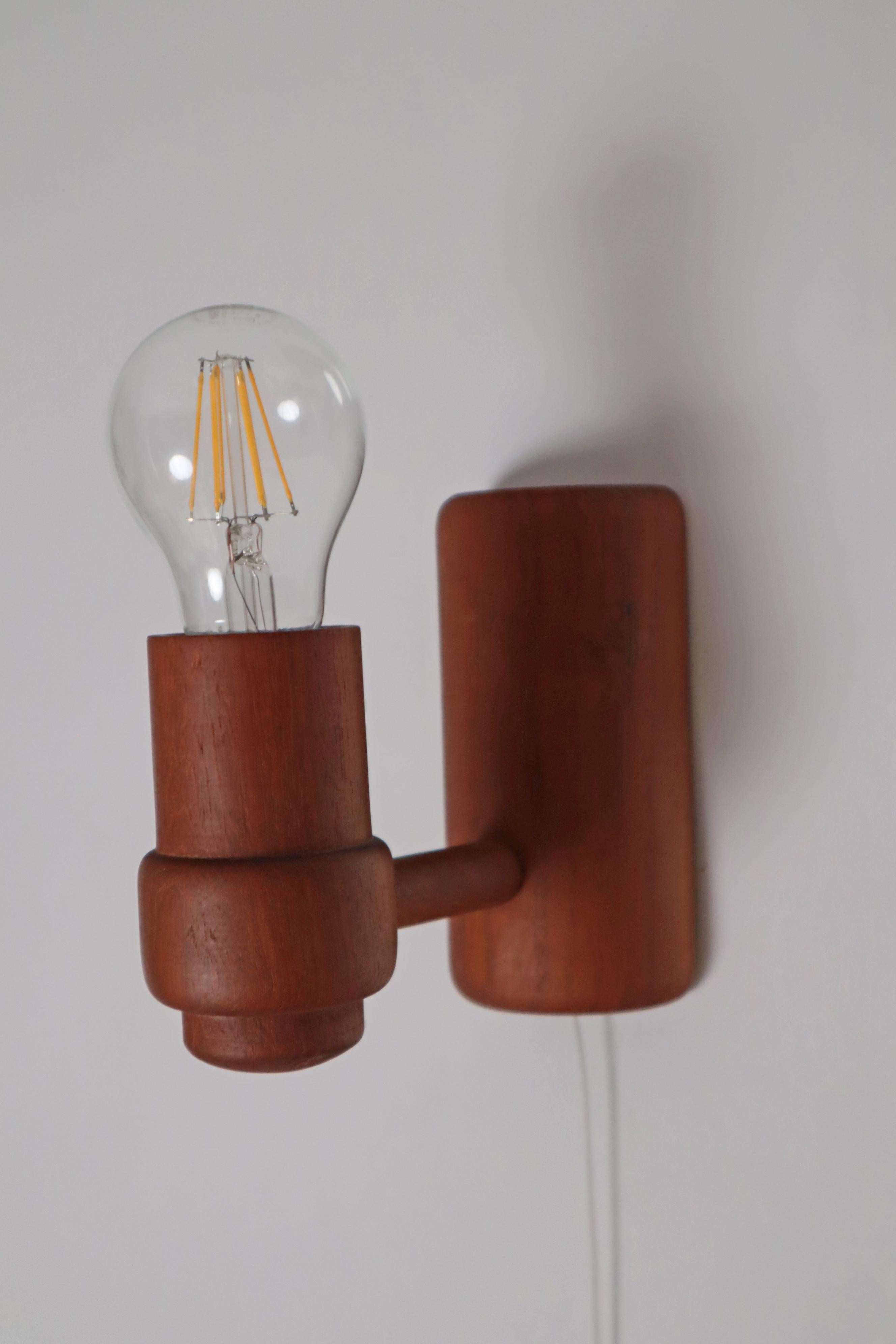 Lámpara de pared de teca moderna de mediados de siglo de Temde Leuchten en venta 2