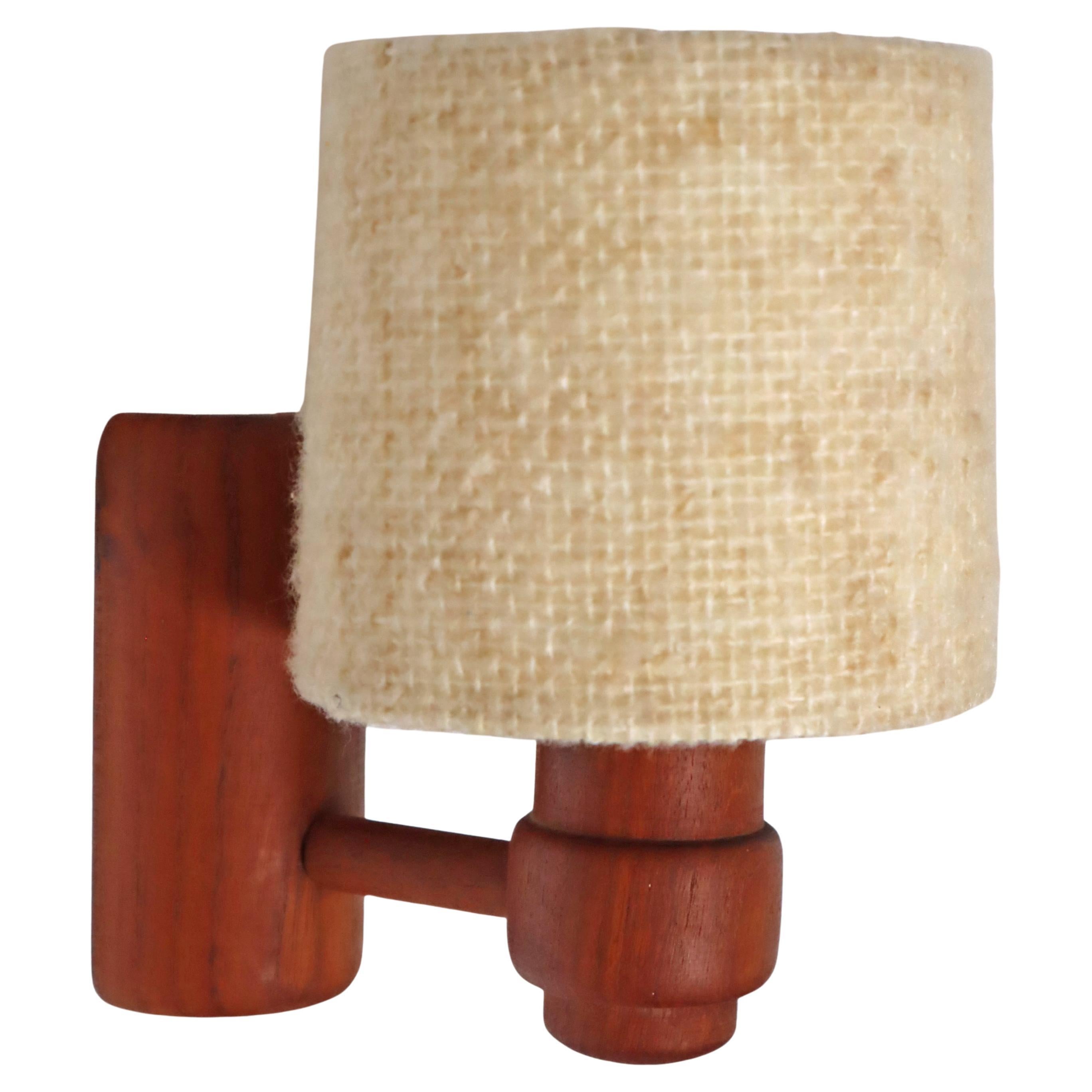 Lampe murale moderne en teck du milieu du siècle dernier par Temde Leuchten