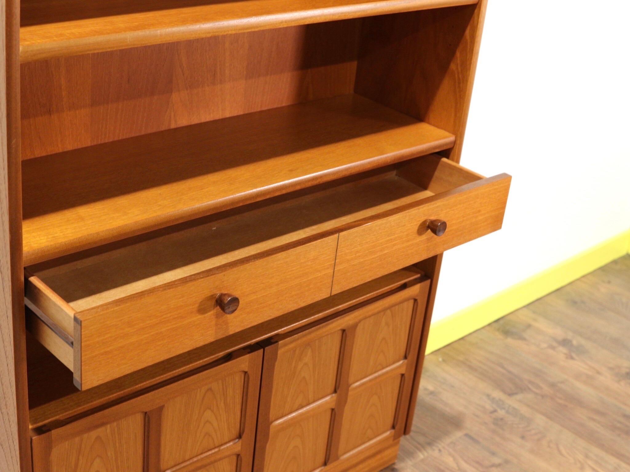 A fantastic mid-century bookcase made by British furniture maker Nathan. This great cabinet offer plenty of storage on its shelves that can be adjusted in height. It would look great in any house.