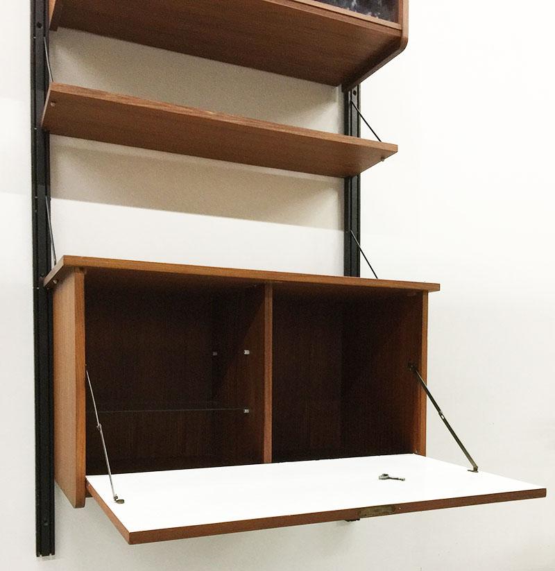 Mid-Century Modern Teak Wall Unit with Dry Bar In Good Condition In Delft, NL