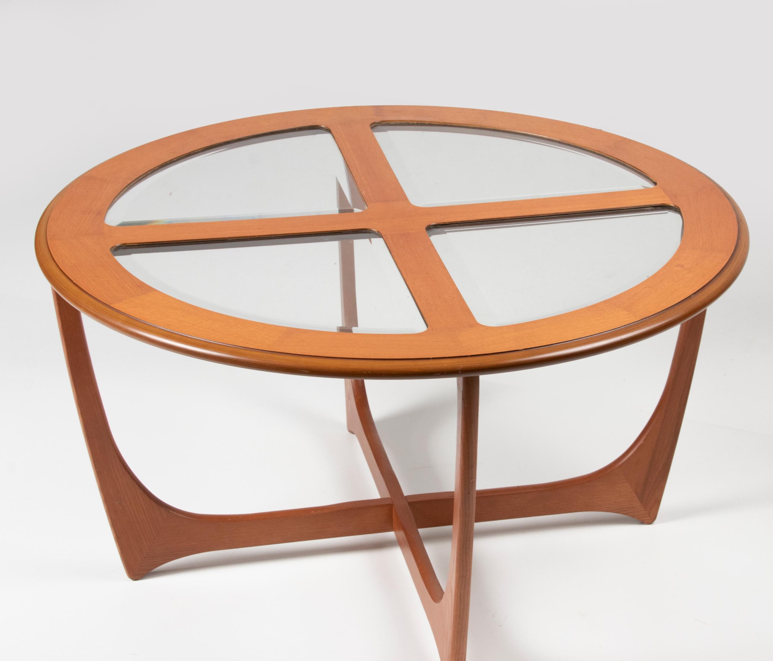 Mid-Century Modern Teak Wood Coffee Table G-Plan, England For Sale 7