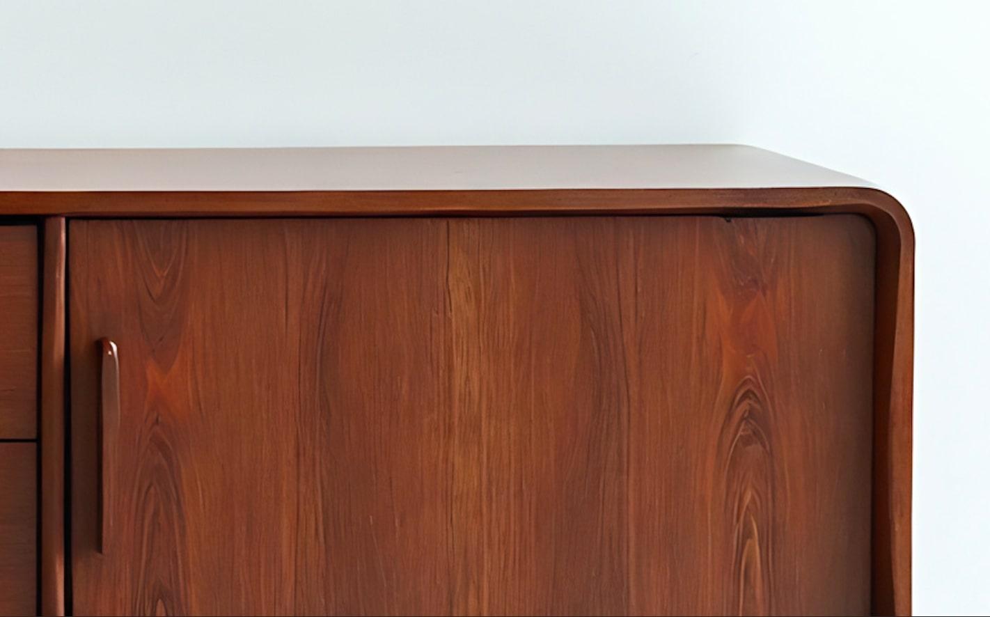 Mid-Century Modern Teak Wood Credenza by Artisanal In New Condition For Sale In New York, NY