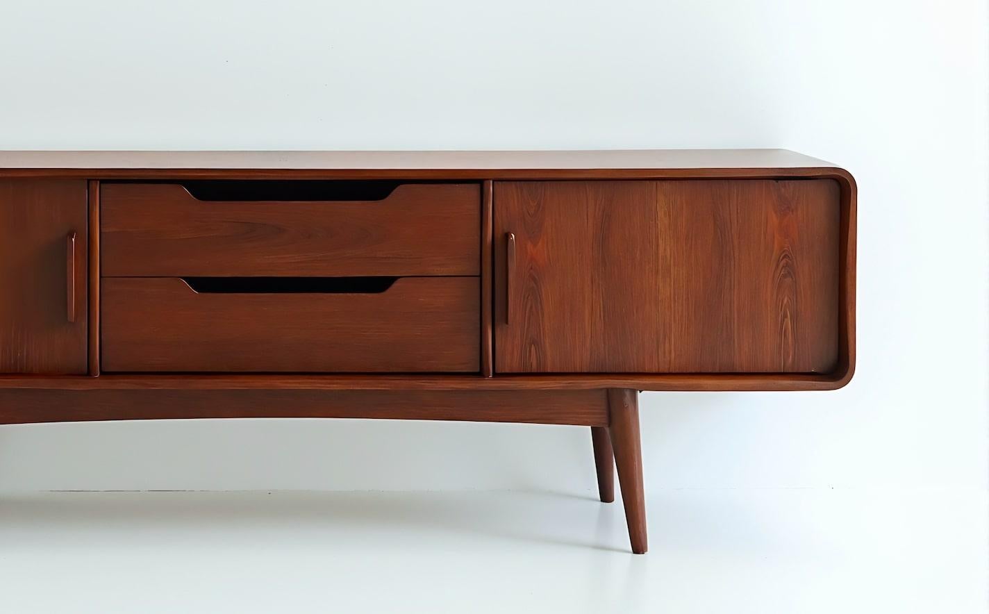 Mid-Century Modern Teak Wood Credenza by Artisanal For Sale 2