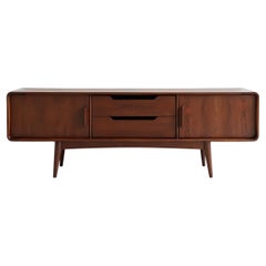 Credenza in legno di teak moderna di metà secolo di Artisanal