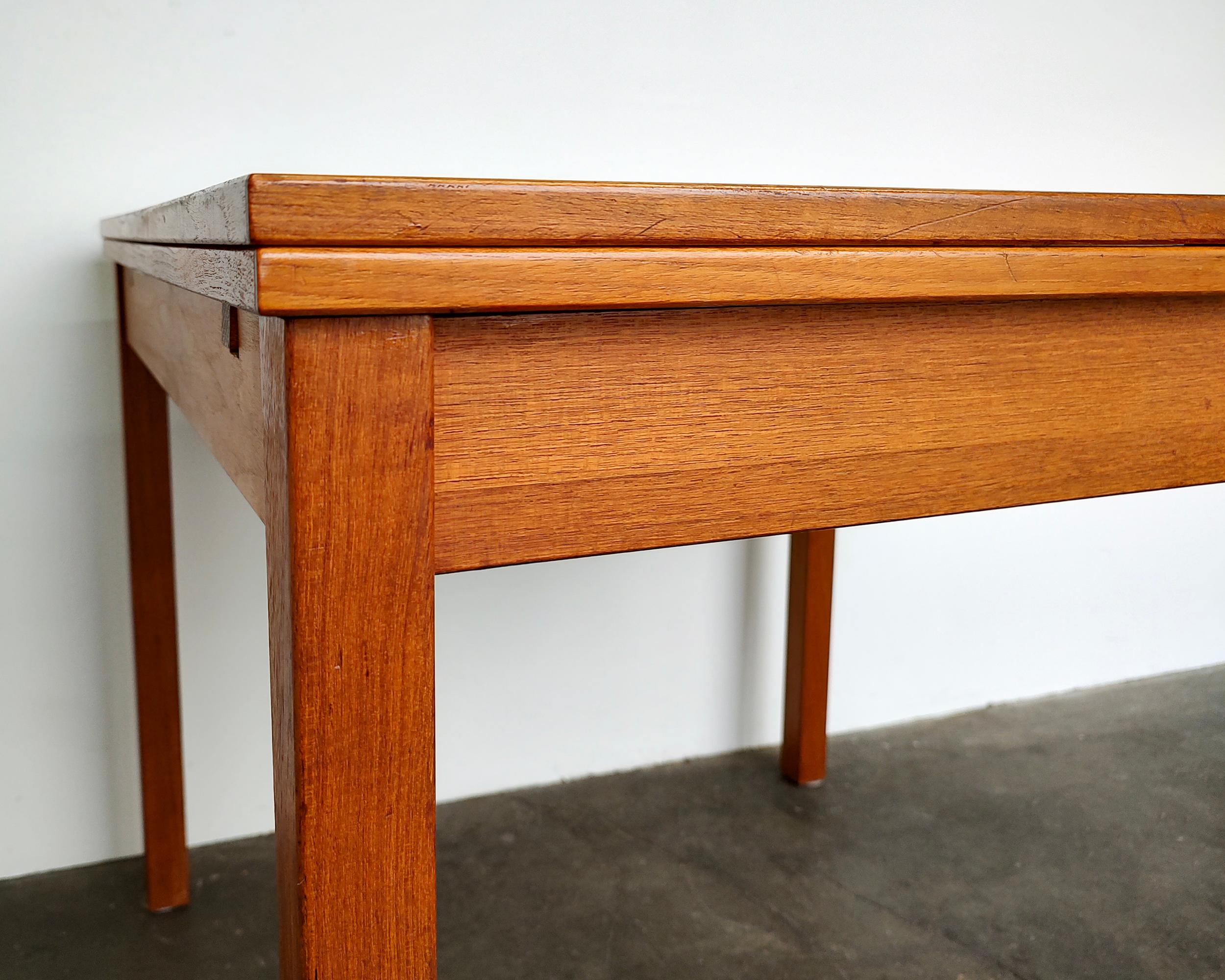 Mid-Century Modern Teak Wood Expanding Teak Dining Table 1960s For Sale 5