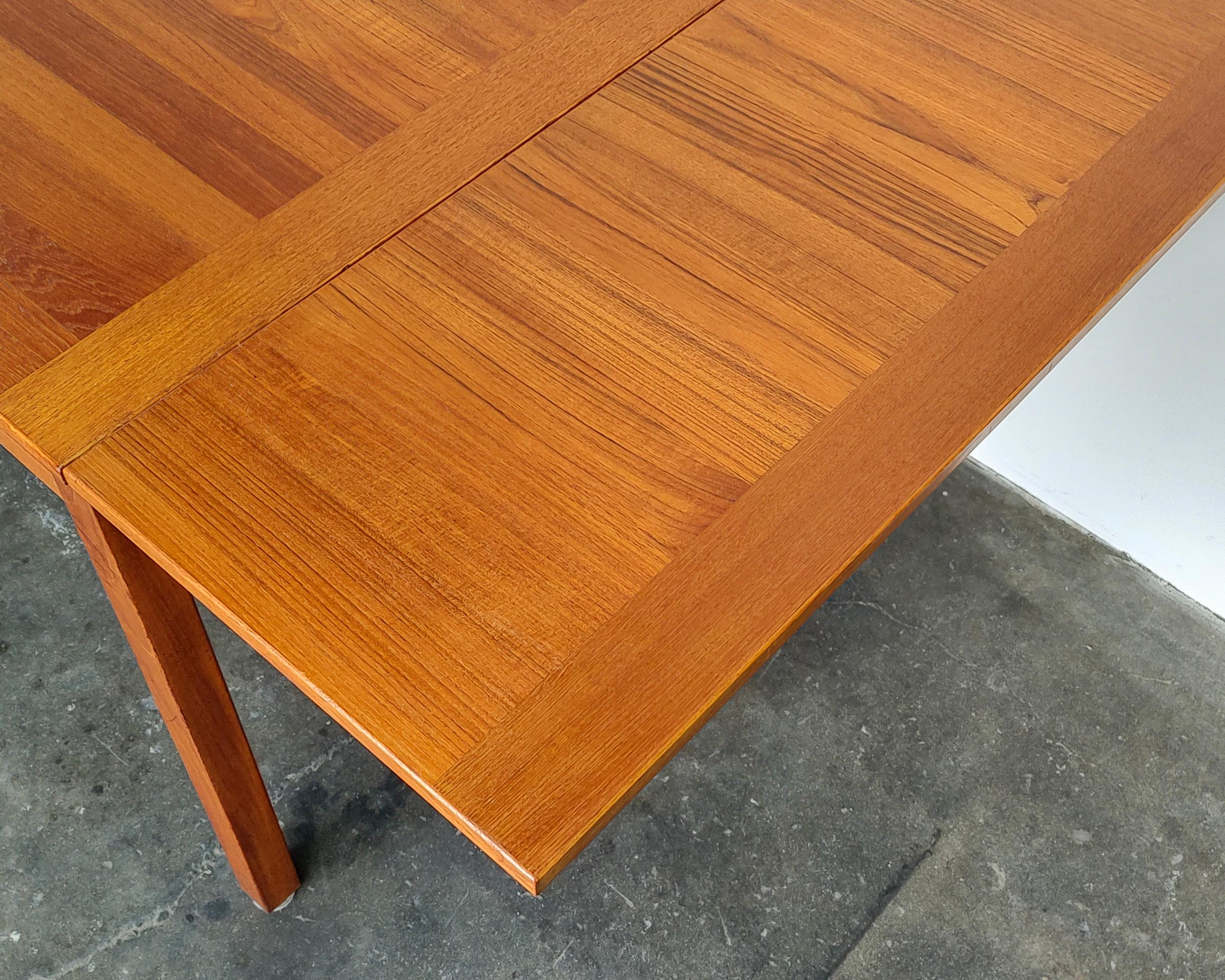 Mid-Century Modern Teak Wood Expanding Teak Dining Table 1960s In Good Condition For Sale In Hawthorne, CA