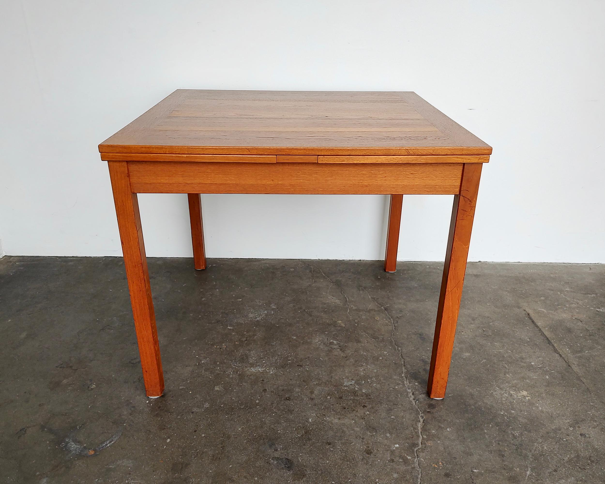 Mid-Century Modern Teak Wood Expanding Teak Dining Table 1960s For Sale 1