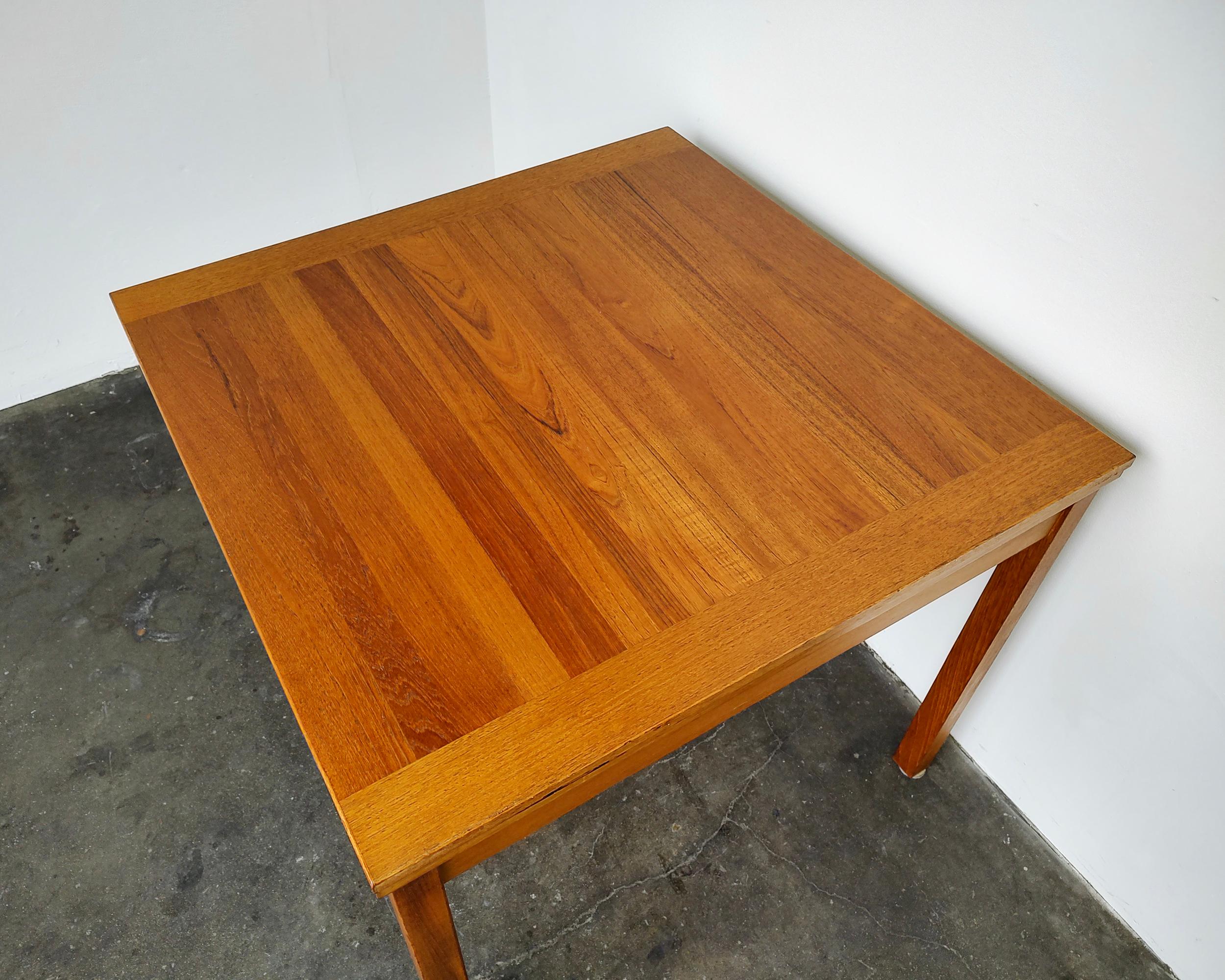 Mid-Century Modern Teak Wood Expanding Teak Dining Table 1960s im Angebot 1