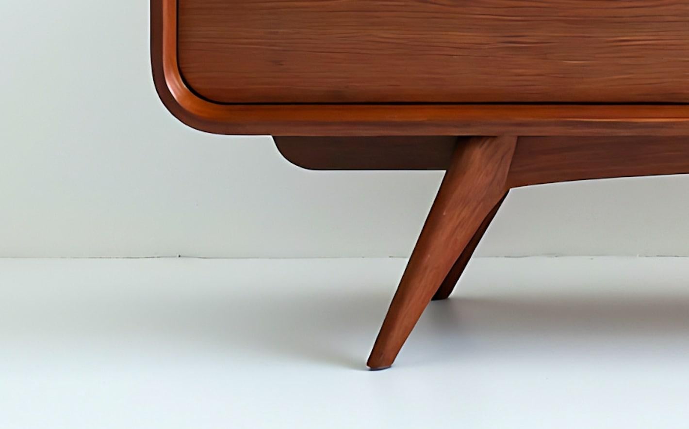 Moderne Mid-Century-Modern-Anrichte/Media-Konsole aus Teakholz von Artisanal im Zustand „Neu“ im Angebot in New York, NY