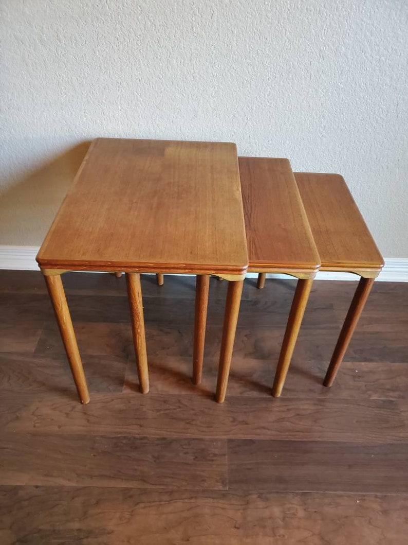 Mid-Century Modern Teak Wood Nesting Table Set In Good Condition In Forney, TX