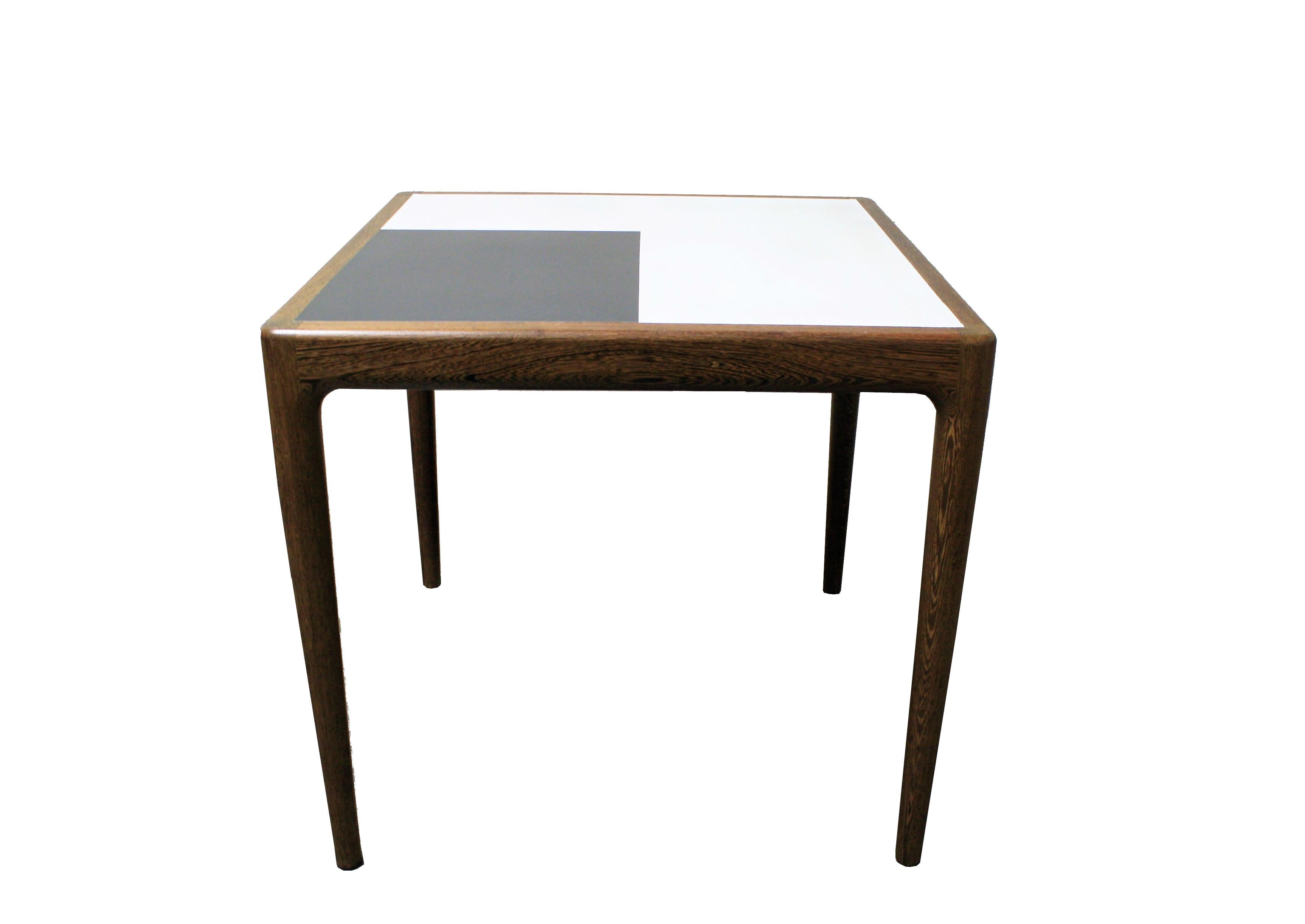 Important Mid-Century Modern table by Jos De Mey for Van Den Berghe Pauvers.

This black and white formica table is made of a stunning wood quality which shows a beautiful pattern.

This design table is ideal as a side table or even as a small