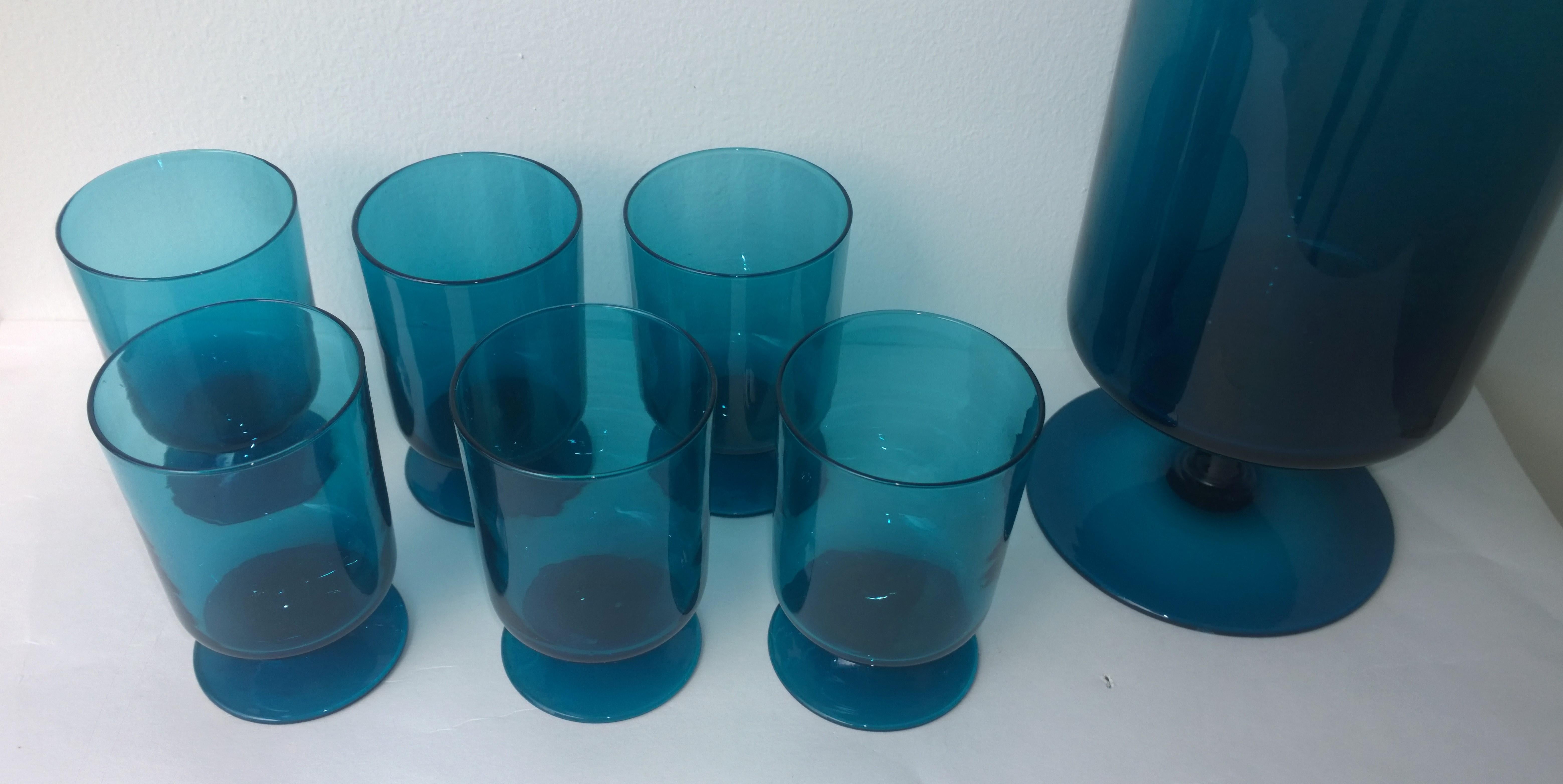 Translucent Teal Blue Blown Glass Decanter w/ Stopper & S/6 Petite Stem Glasses In Good Condition In Houston, TX