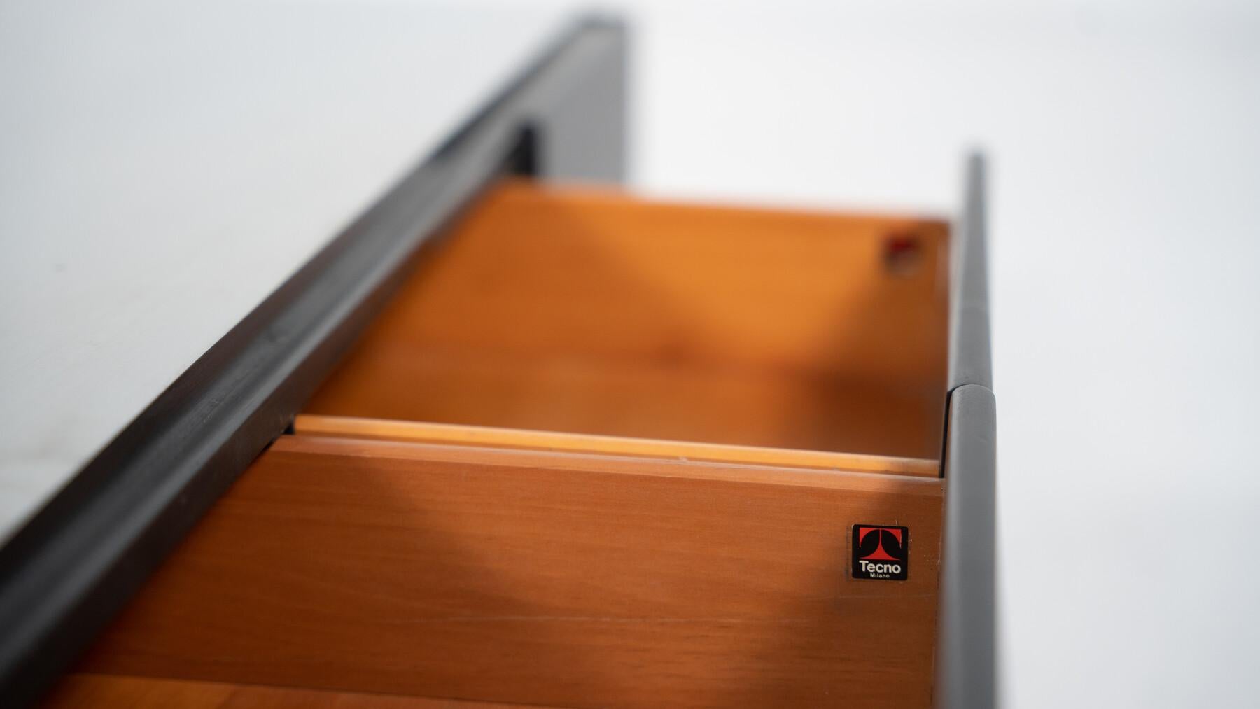 Mid-Century Modern Tecno T147 Coffee Table by Marco Fantoni, Italy, 1970s For Sale 6