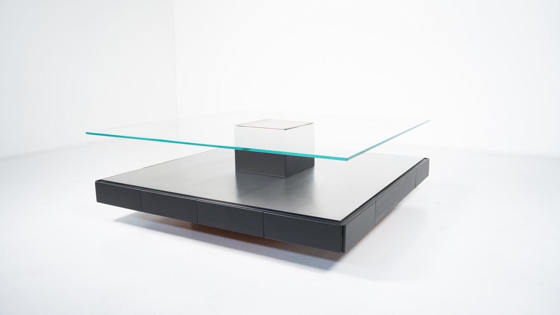 Italian Mid-Century Modern Tecno T147 Coffee Table by Marco Fantoni, Italy, 1970s For Sale