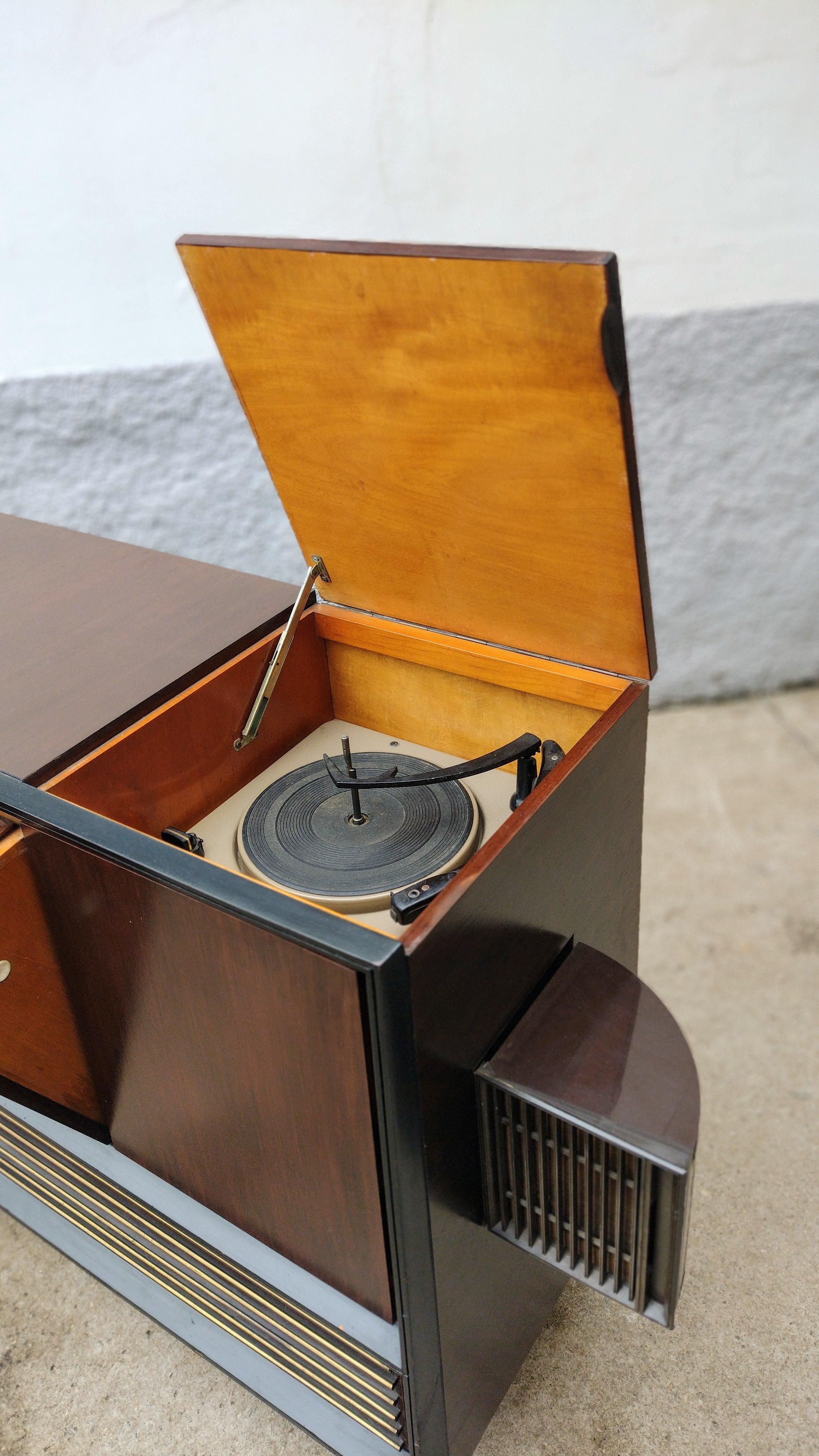 Mid-Century Modern Telefunken Radio Victrola 'Does Not Work' For Sale 11