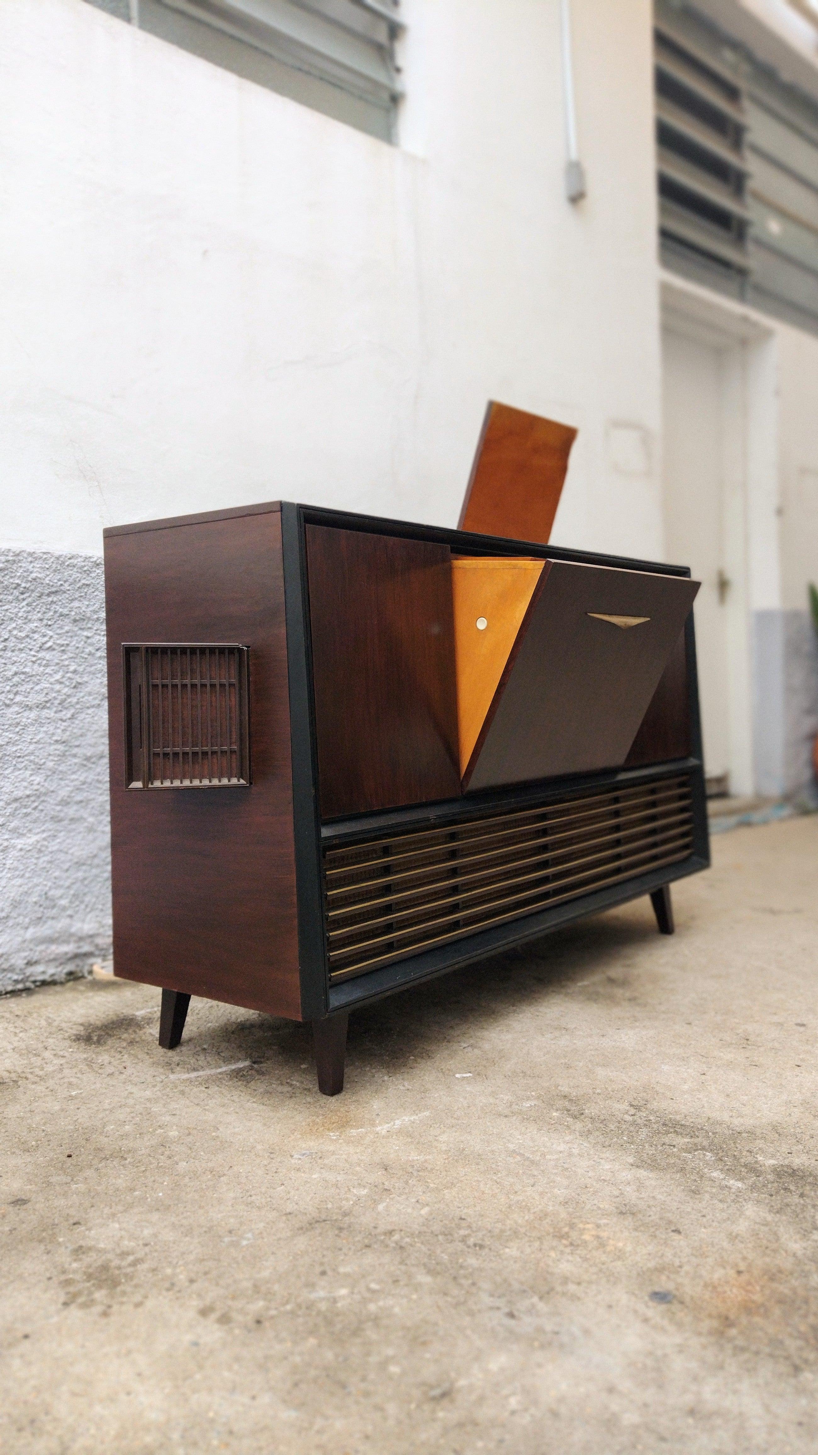 Mid-Century Modern Telefunken Radio Victrola 'Does Not Work' For Sale 13