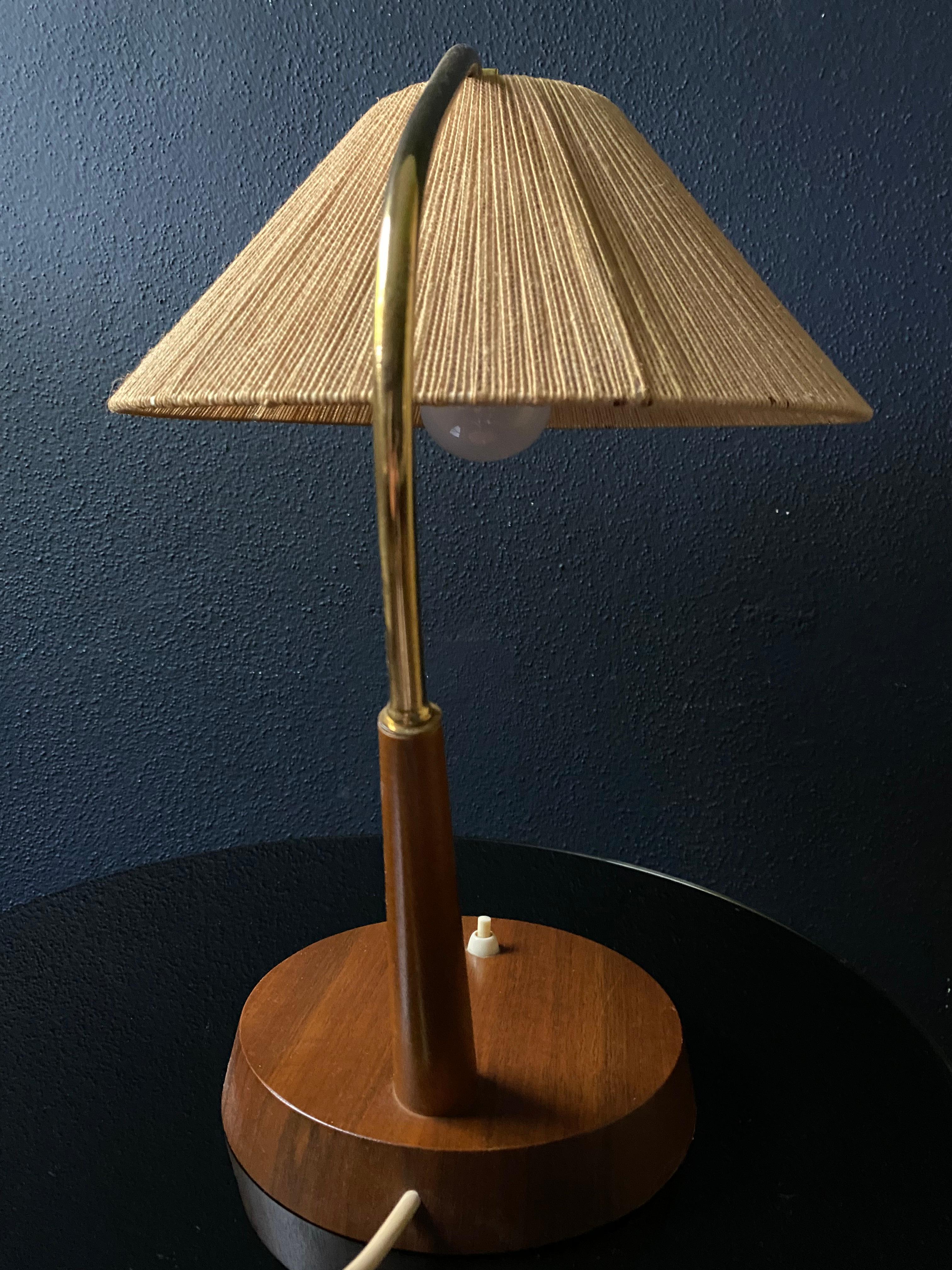 Mid-Century Modern Temde Sisal Schreibtischlampe, Deutschland / Schweiz 1960er Jahre (Messing) im Angebot