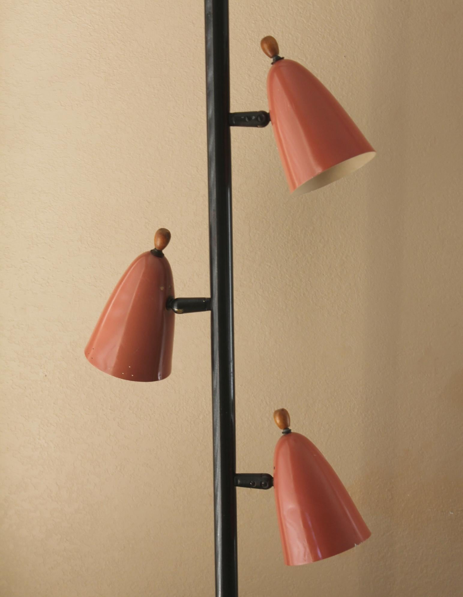 Mid Century Modern Tension Pole Lamp Atomic Rocket Cadillac Pink 1950 Decor In Good Condition In Peoria, AZ