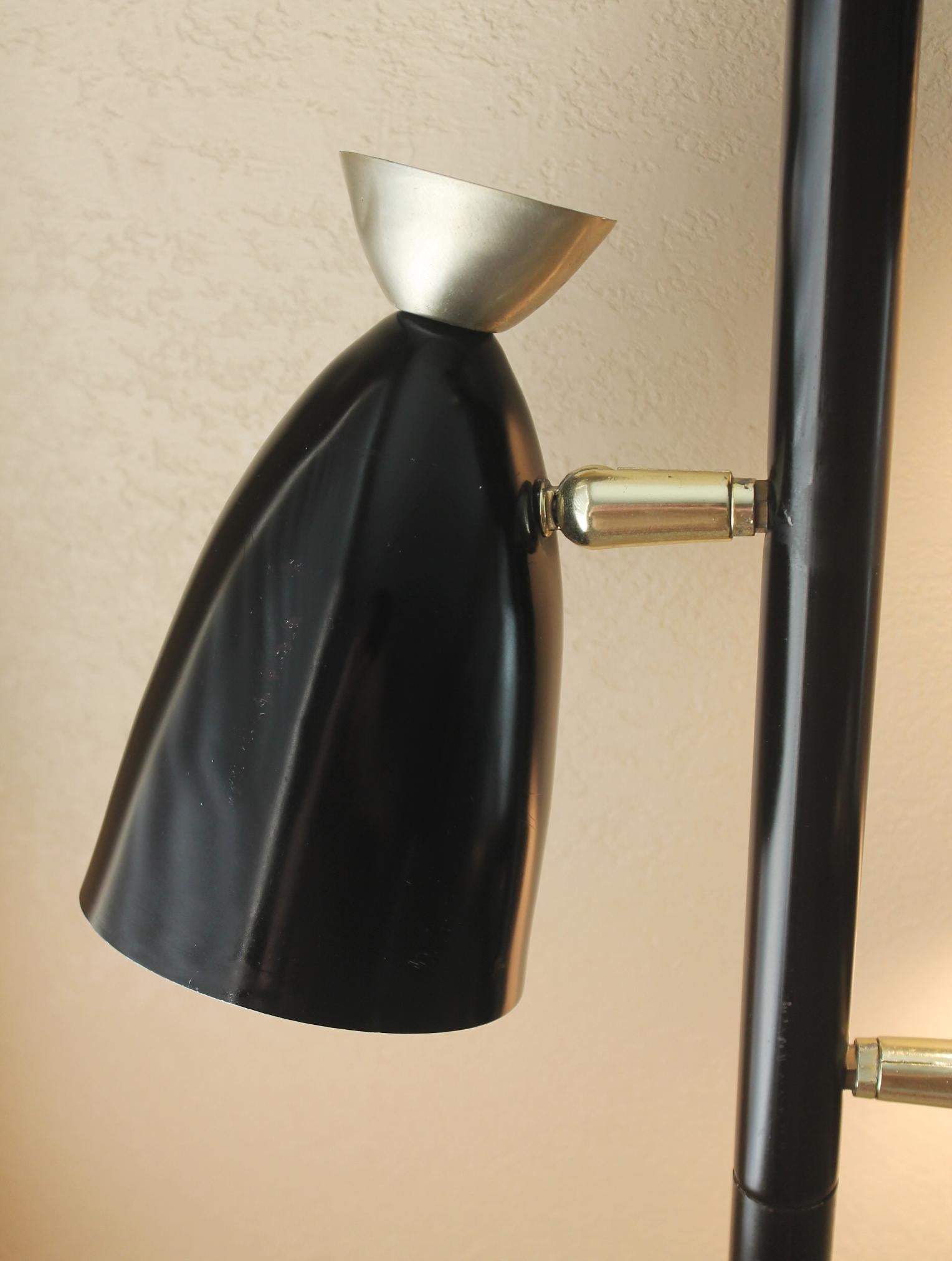 XX secolo Lampada a palo a tensione del metà del secolo scorso Razzo atomico con paralumi a siluro 1950 Decor in vendita