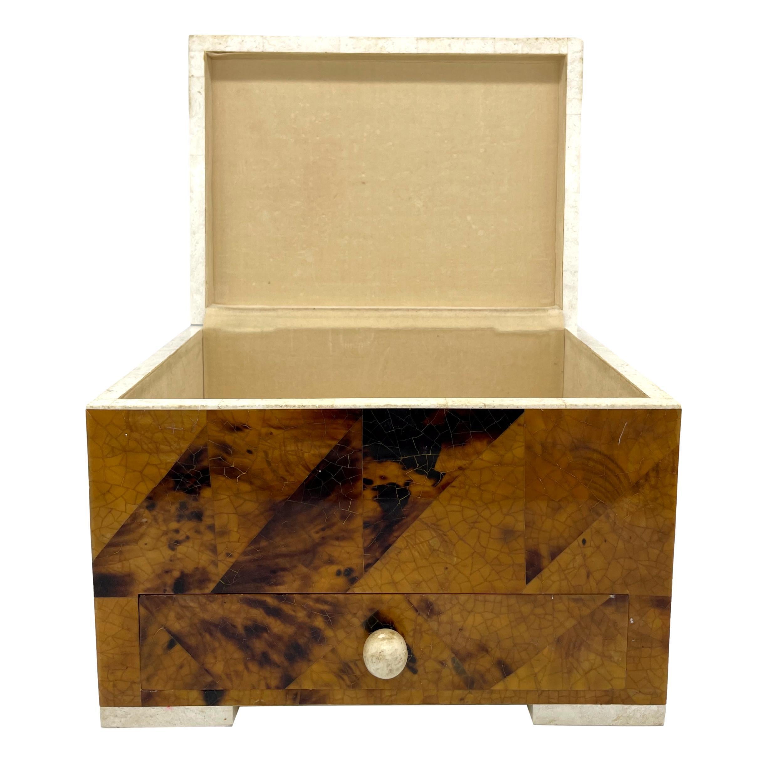 Grande boîte en corne et pierre tessellées moderne du milieu du siècle dernier, Tavola d'Oggetti en vente 3