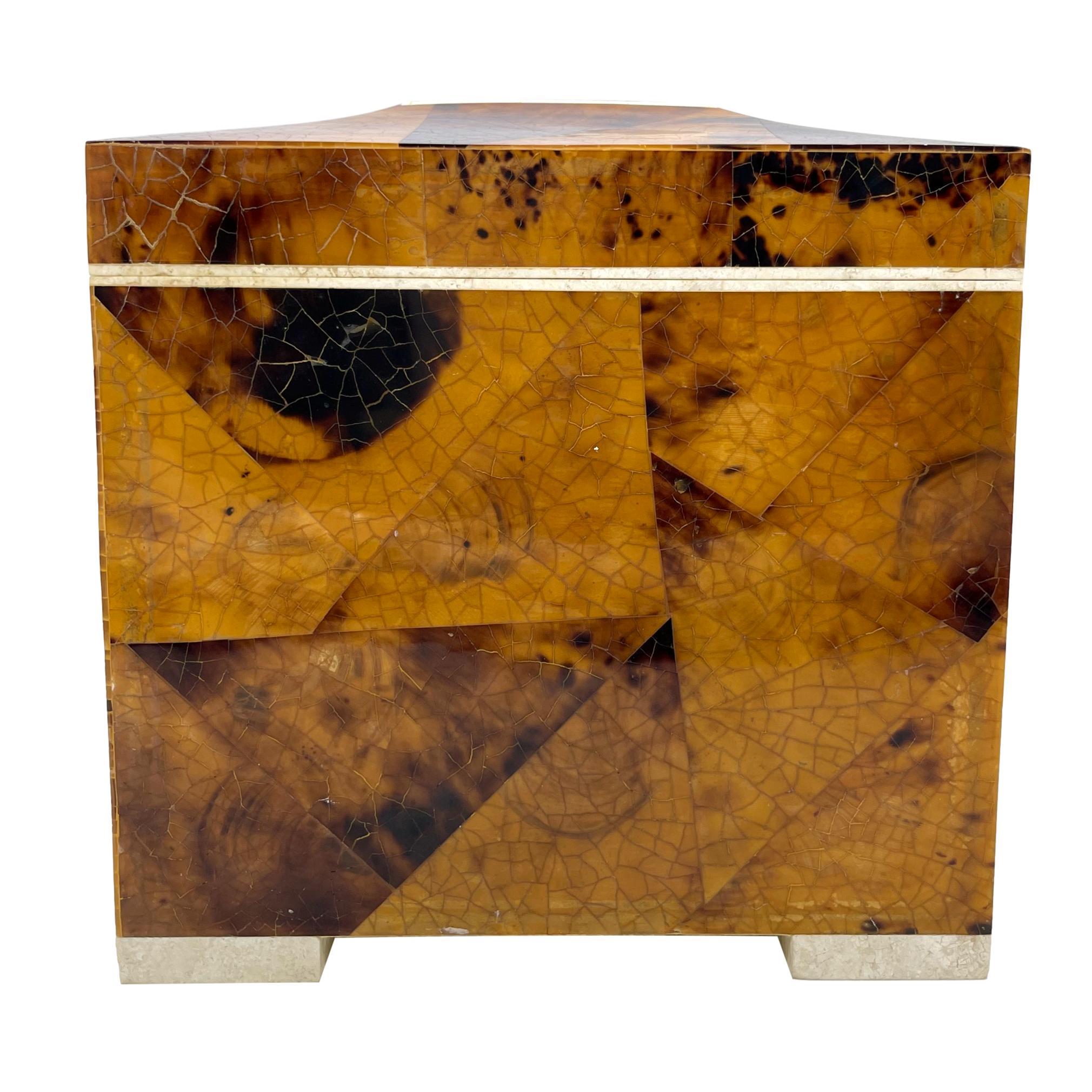 Pierre Grande boîte en corne et pierre tessellées moderne du milieu du siècle dernier, Tavola d'Oggetti en vente