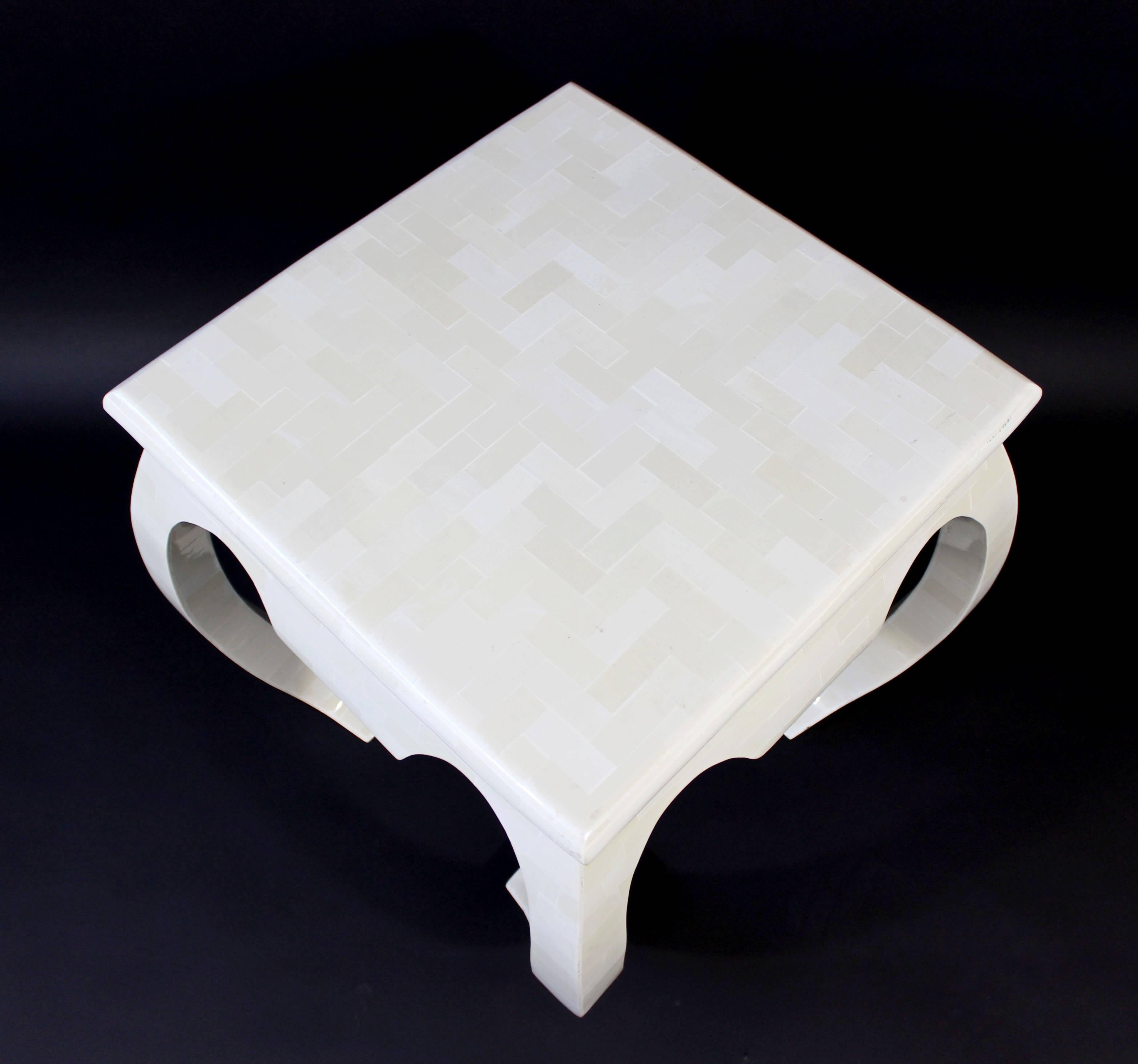 For your consideration is a fabulous, tessellated white stone tile side or end table, made in Columbia, circa the 1970s. In excellent condition. The dimensions are 19.25