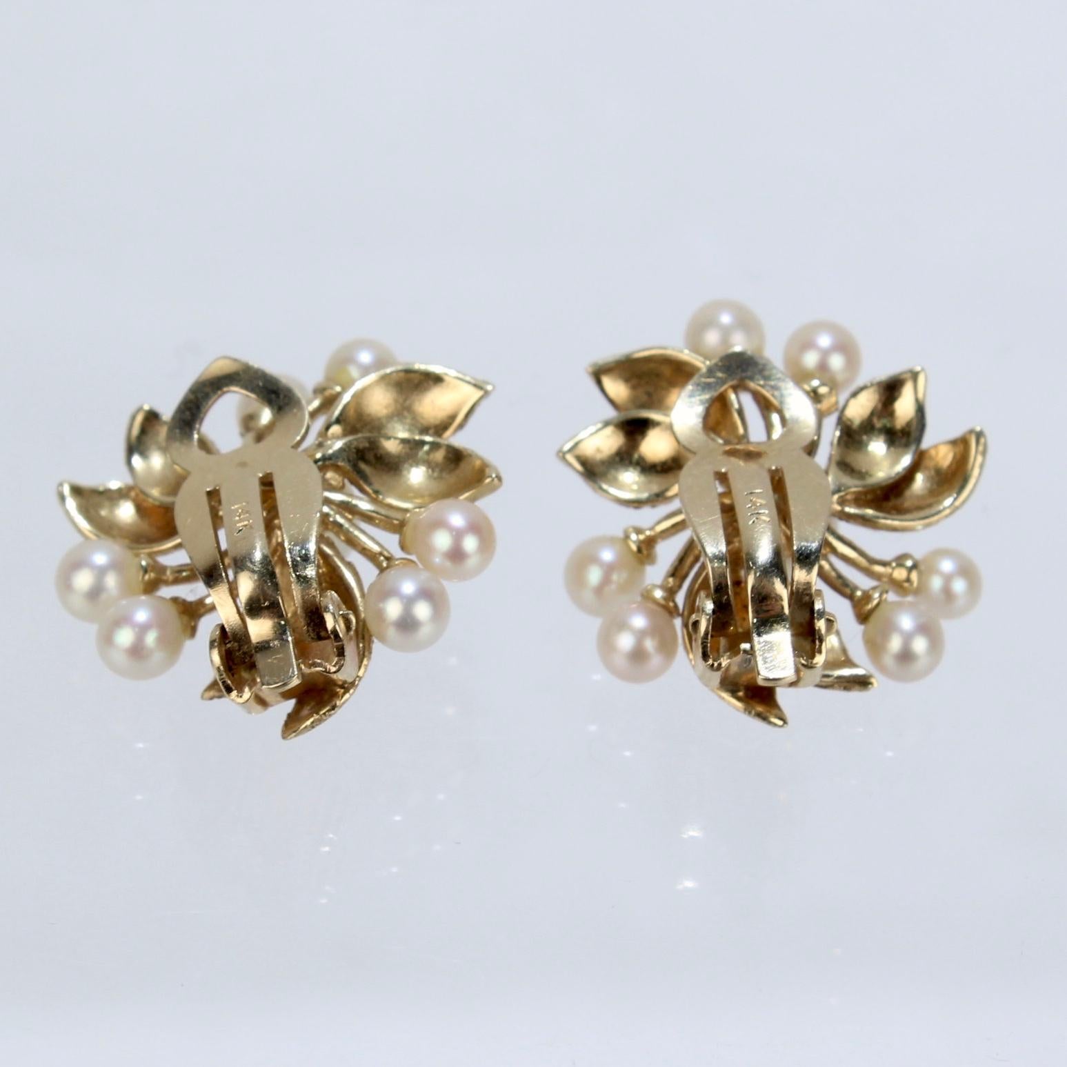 Mid-Century Modern Textured 14 Karat Gold & Pearl Floral Clip On Earrings In Good Condition For Sale In Philadelphia, PA