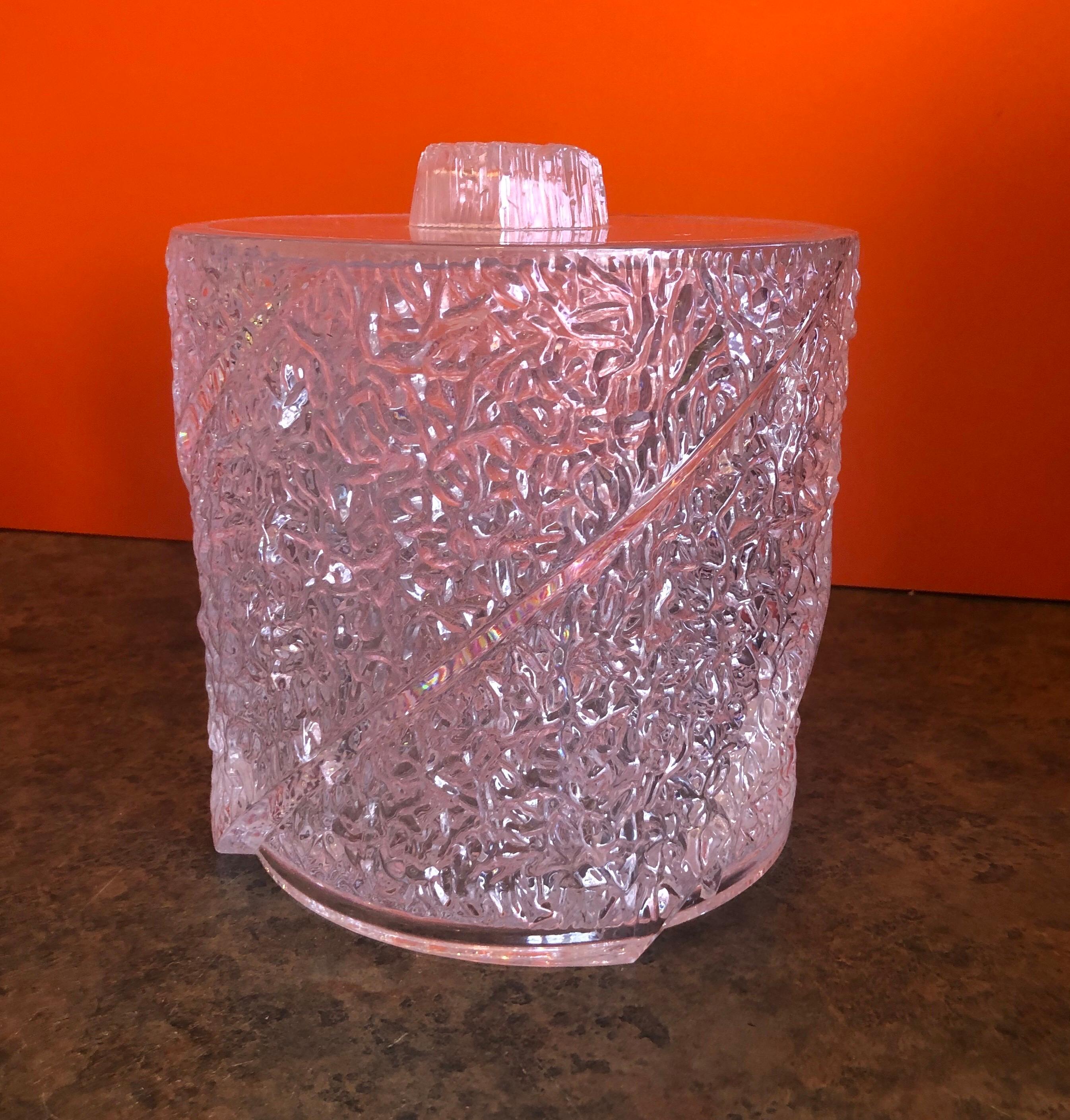 Mid-Century Modern textured Lucite ice bucket in the style of Wilardy, circa 1970s. This piece is in great vintage condition and measures 8