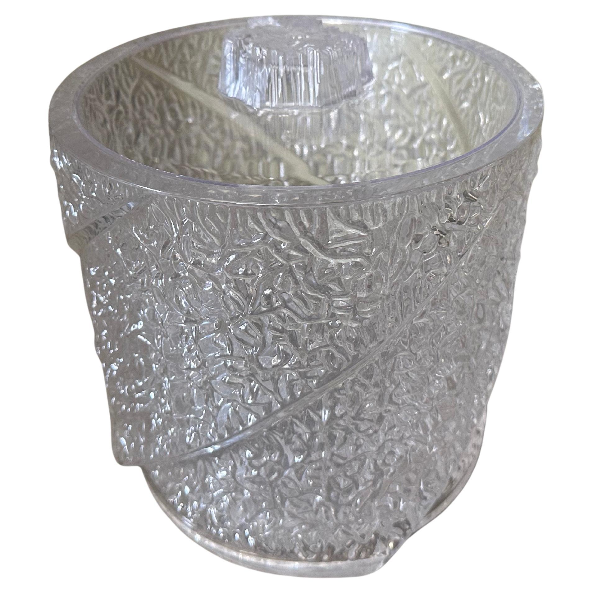 Mid-Century Modern textured Lucite ice bucket in the style of Wilardy, circa 1970s. This piece is in good vintage condition and measures 7.5