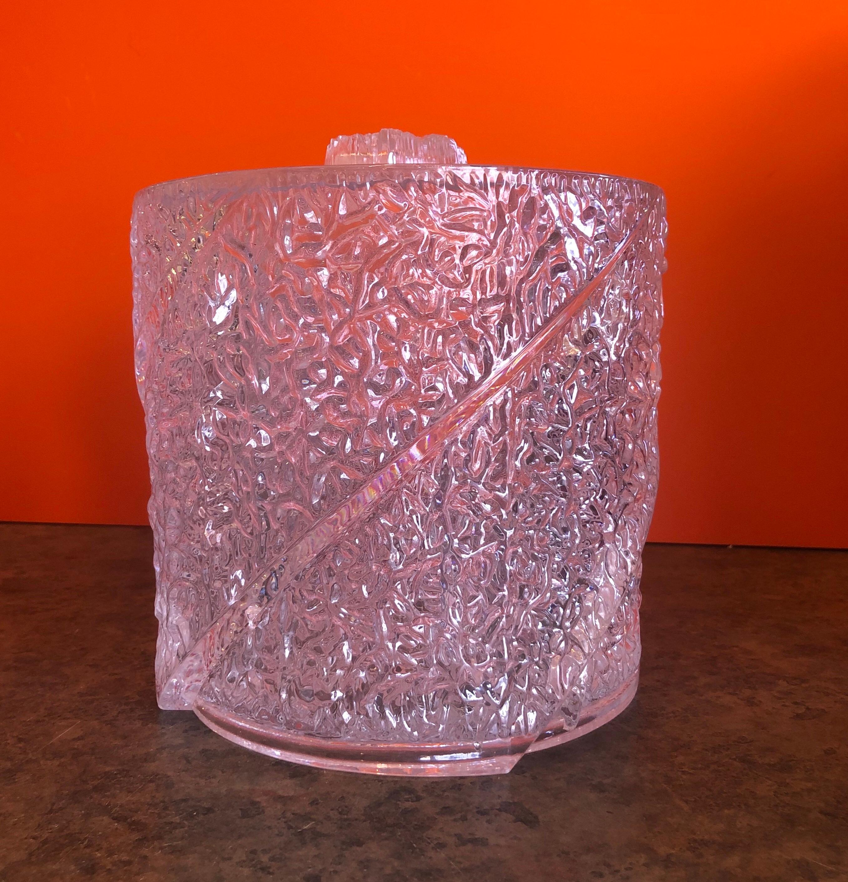 North American Mid-Century Modern Textured Lucite Ice Bucket in the Style of Wilardy For Sale