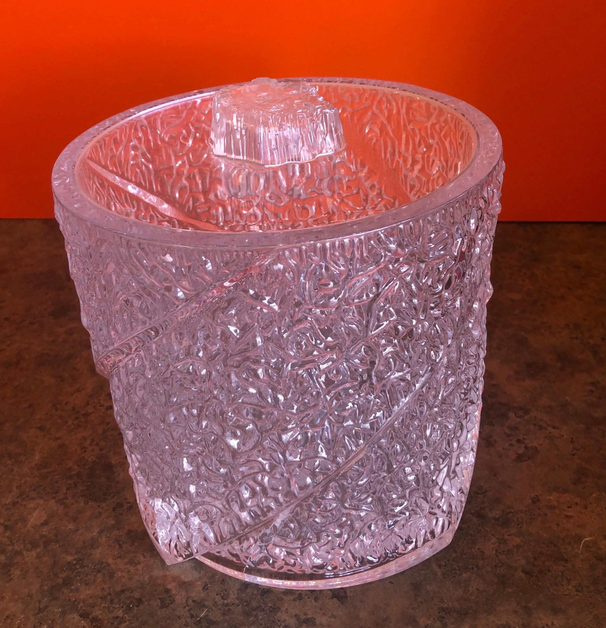 Mid-Century Modern Textured Lucite Ice Bucket in the Style of Wilardy In Good Condition For Sale In San Diego, CA