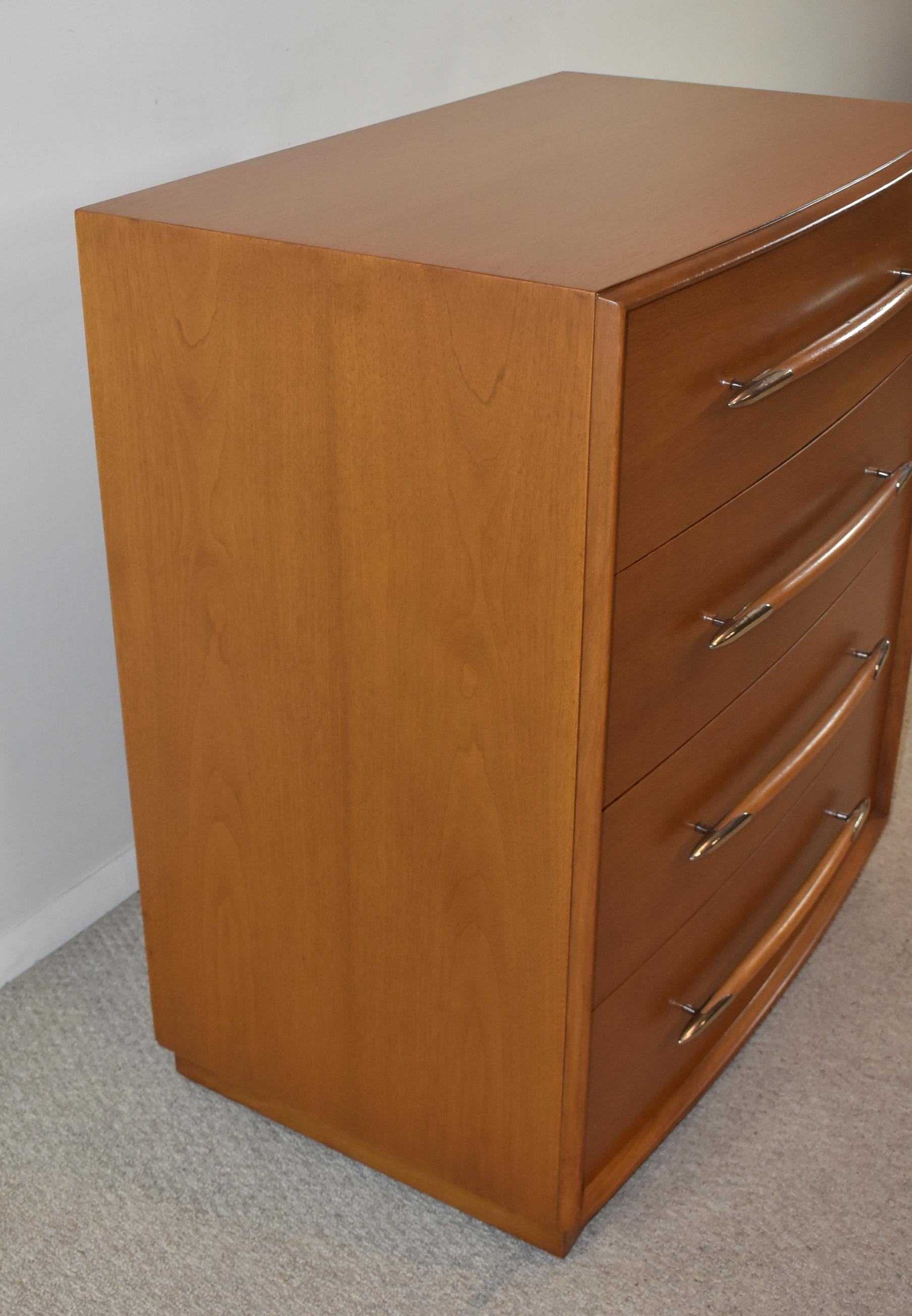 Mid-Century Modern T.H. Robsjohn-Gibbings by Widdicomb Walnut Chest of Drawers In Good Condition For Sale In Toledo, OH